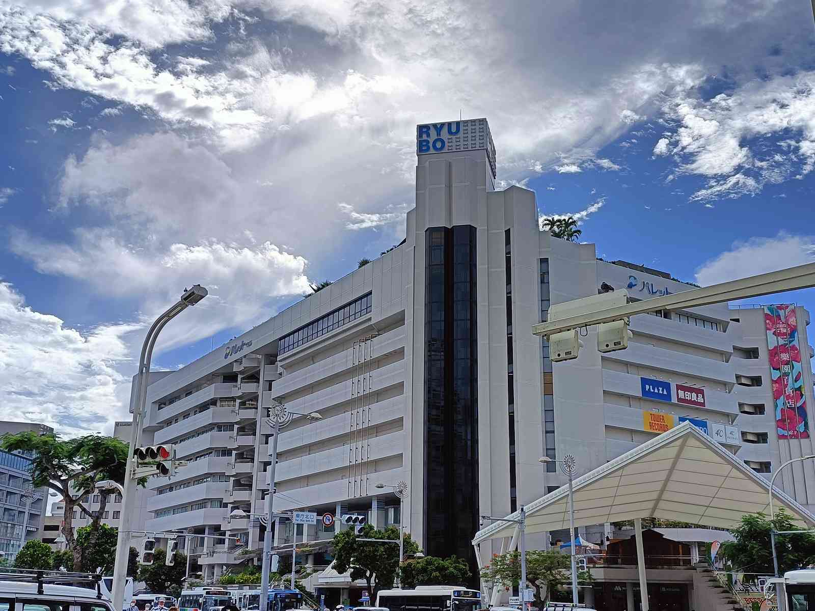 沖繩住宿推薦︱那霸羅列科爾飯店 Hotel Rocore Naha：30秒到國際通購物血拼，琉貿百貨、藥妝店、琉球之牛走路就到