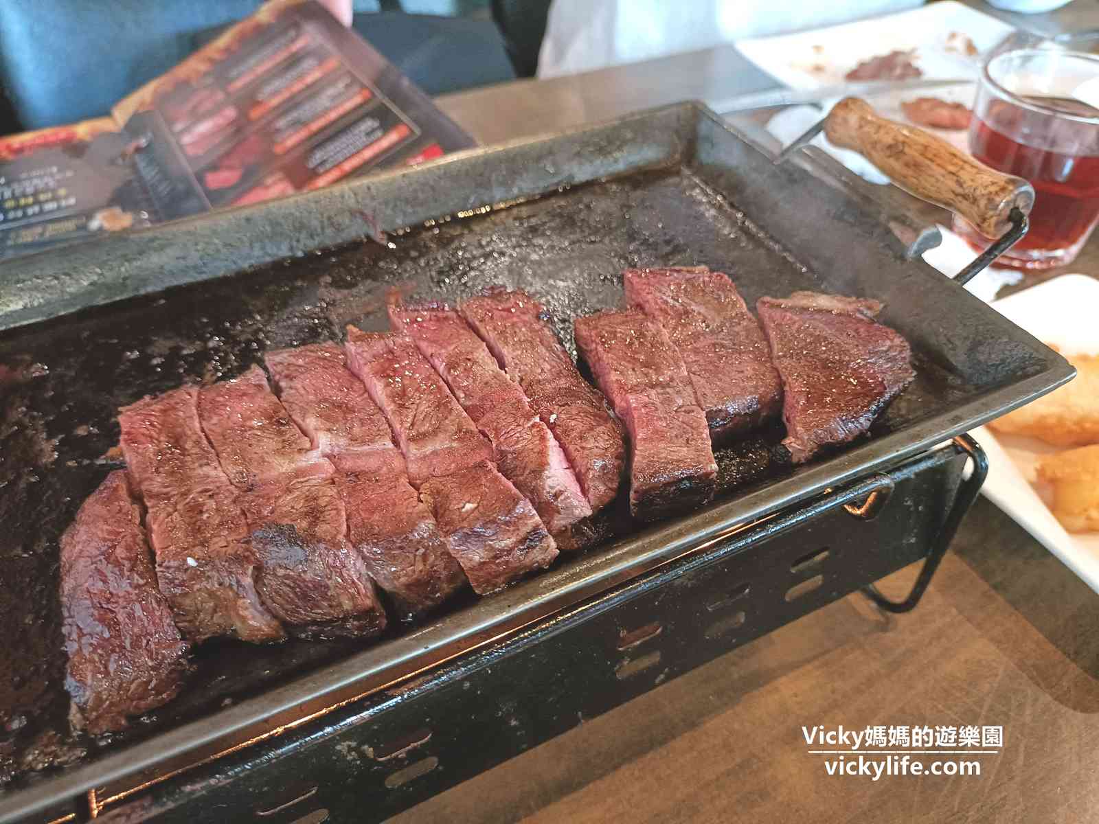 高雄吃肉︱著火的牛阿根廷烤肉： 熟成牛排、原味炭烤、現切現吃，來這邊就盡情享受吃肉吃到飽的滿足感(菜單)