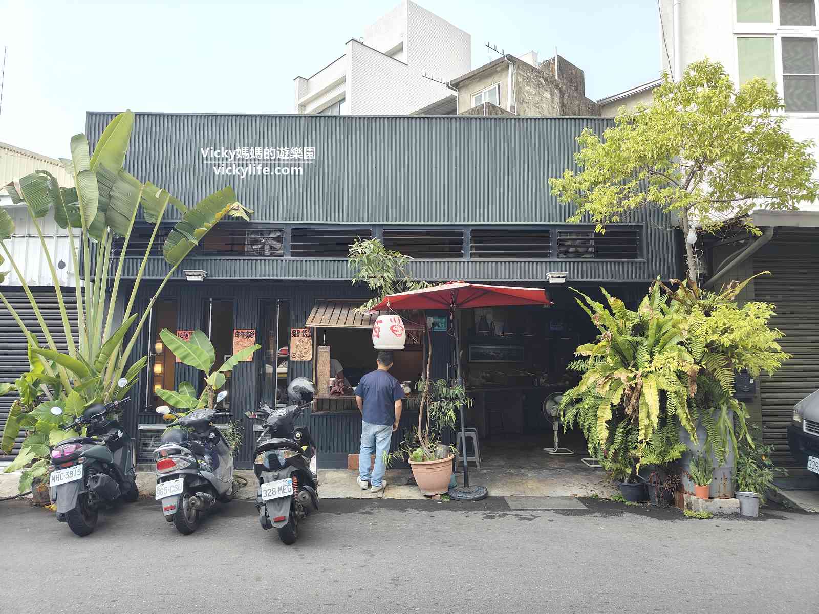 台南文青麵店︱小丰川：不僅是文青店，老闆也文青，麵條美味，滷味好吃，楊桃湯也好喝(菜單)