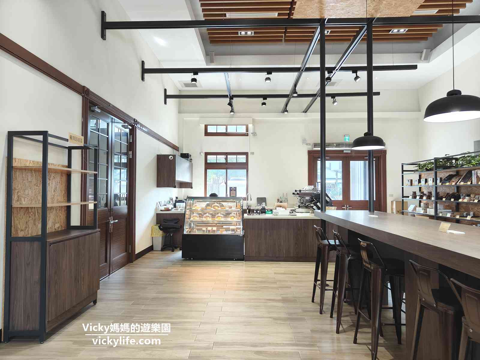 台南輕食︱鳳盒子Café：不只賣鳳梨酥，也賣輕食和飲品，空間大，不限時，還有插座可用，聊天聚會很合適(菜單)