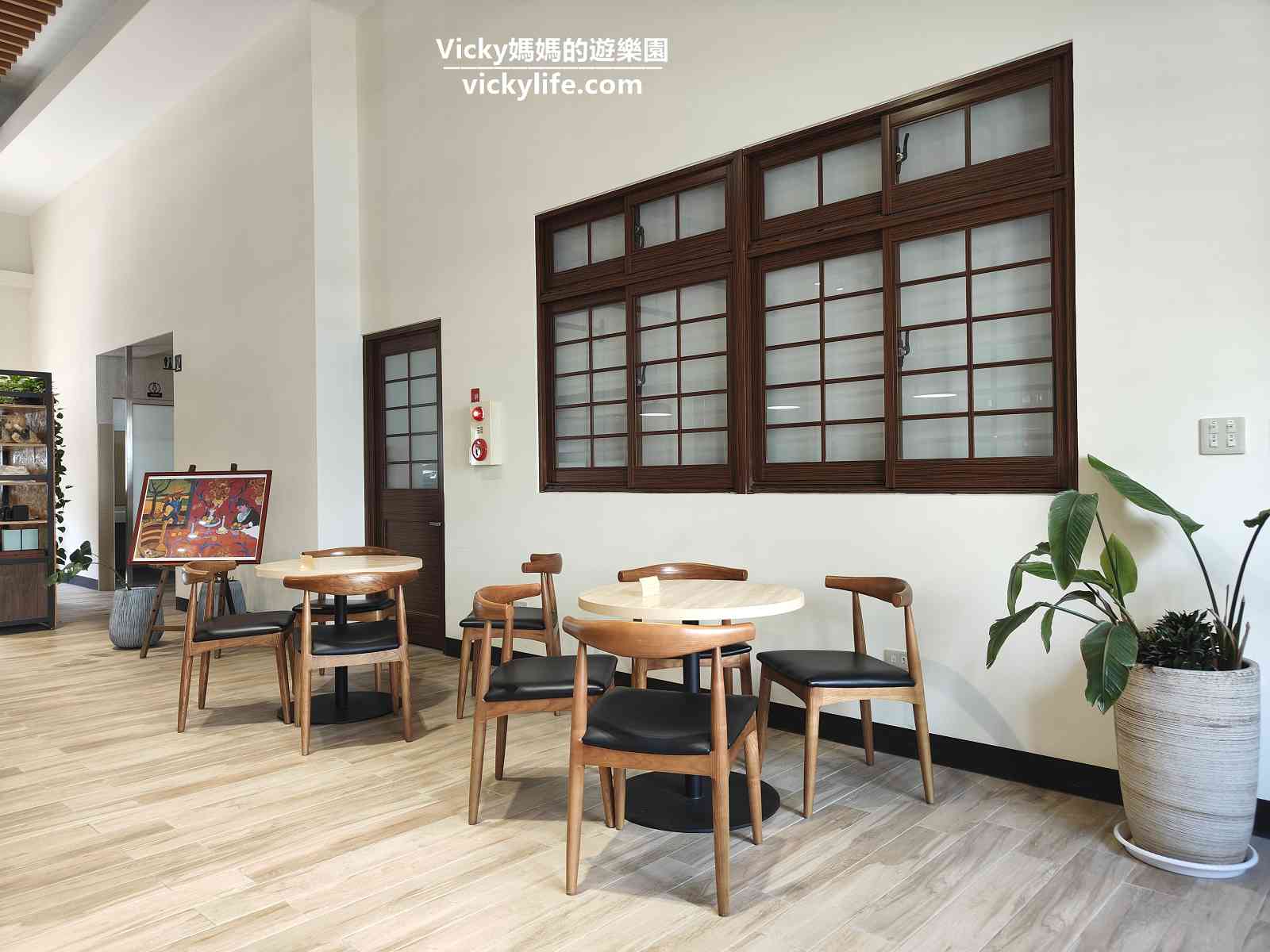 台南輕食︱鳳盒子Café：不只賣鳳梨酥，也賣輕食和飲品，空間大，不限時，還有插座可用，聊天聚會很合適(菜單)