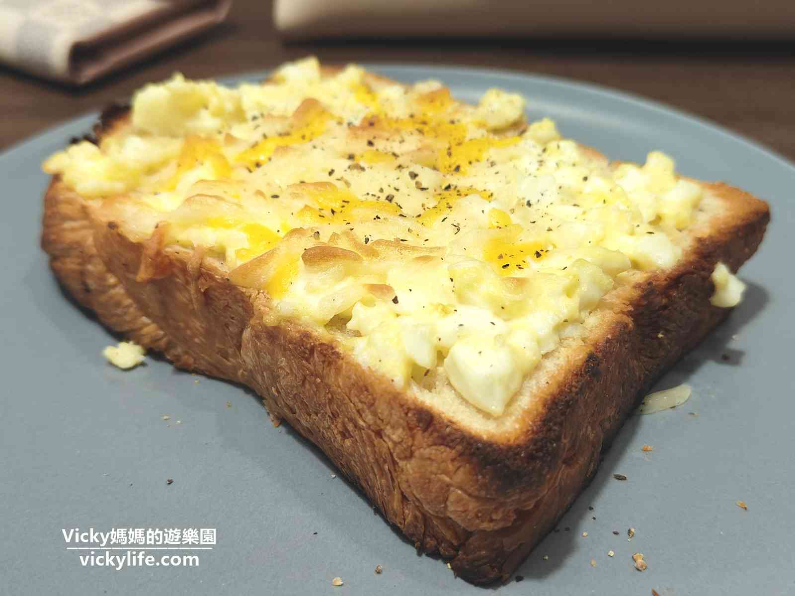 台南輕食︱鳳盒子Café：不只賣鳳梨酥，也賣輕食和飲品，空間大，不限時，還有插座可用，聊天聚會很合適(菜單)