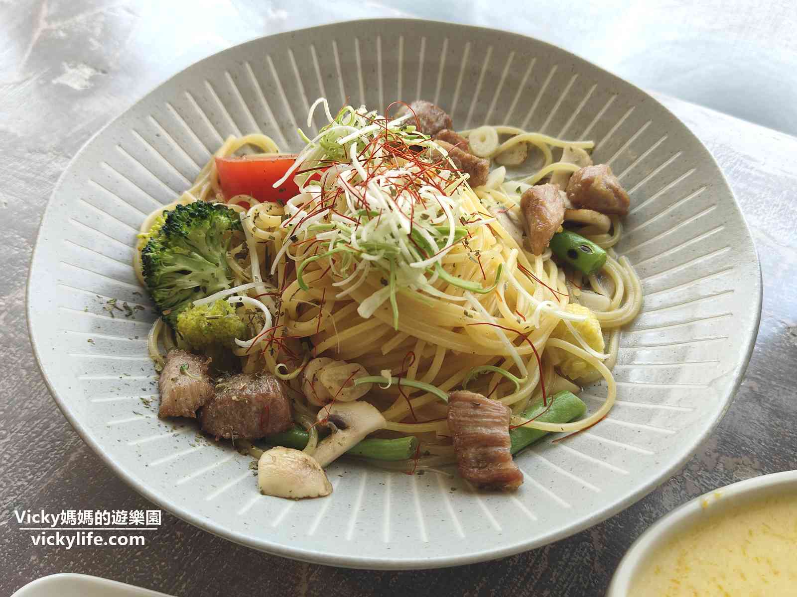 慶中街 油條飛了 早午餐：台南大學周邊 溫新鄉村風異國料理，義大利麵好好吃(菜單)