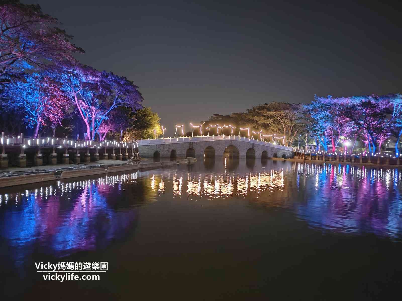 台南燈會︱新營波光節：天鵝湖華麗變身、幾米「月亮忘記了」現身於新營文化中心 @Vicky 媽媽的遊樂園