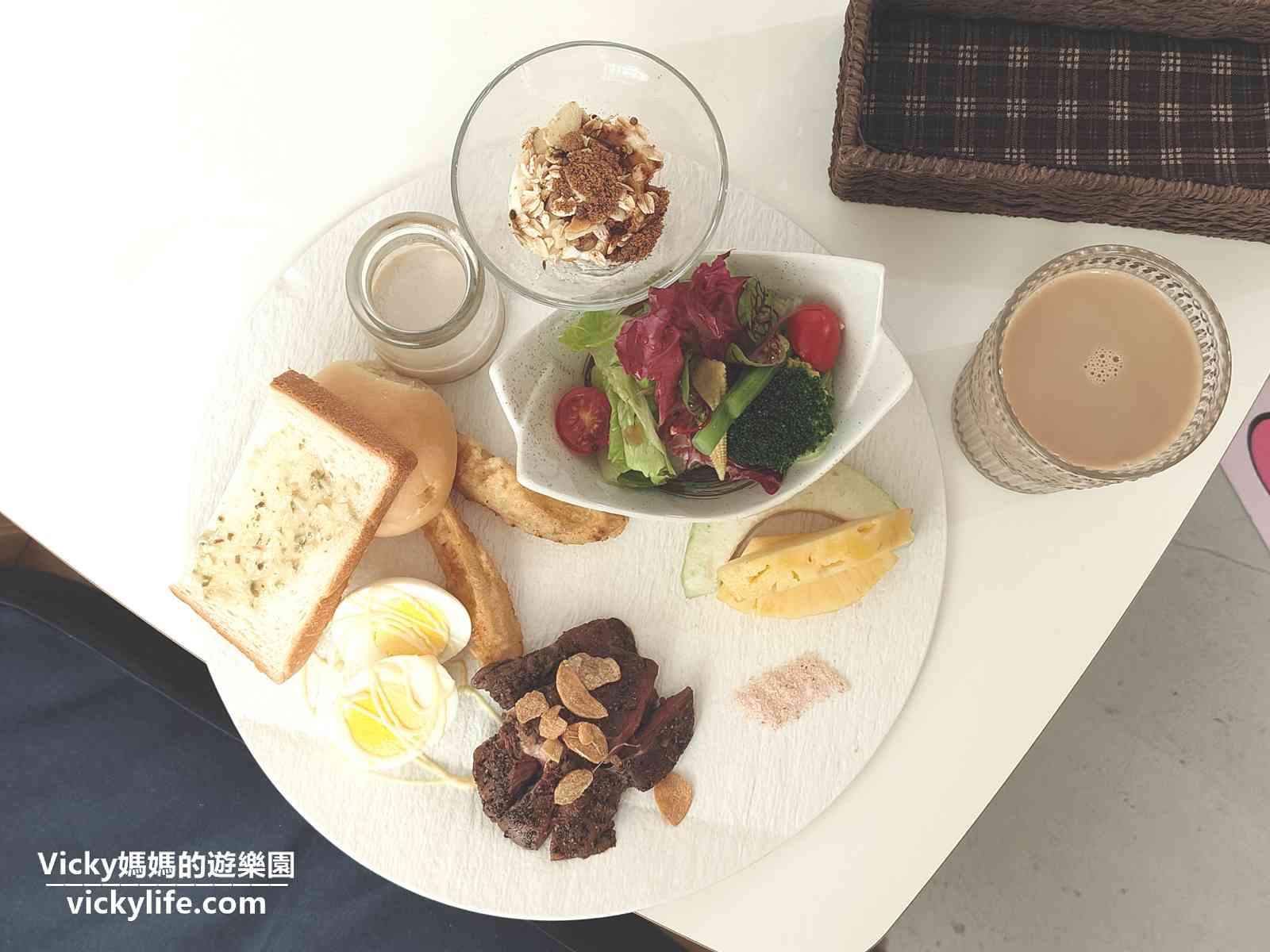 台南早午餐︱漫活早午餐 菜單：台南女中附近，明亮白色北歐風格好清新，餐點好大一份喔