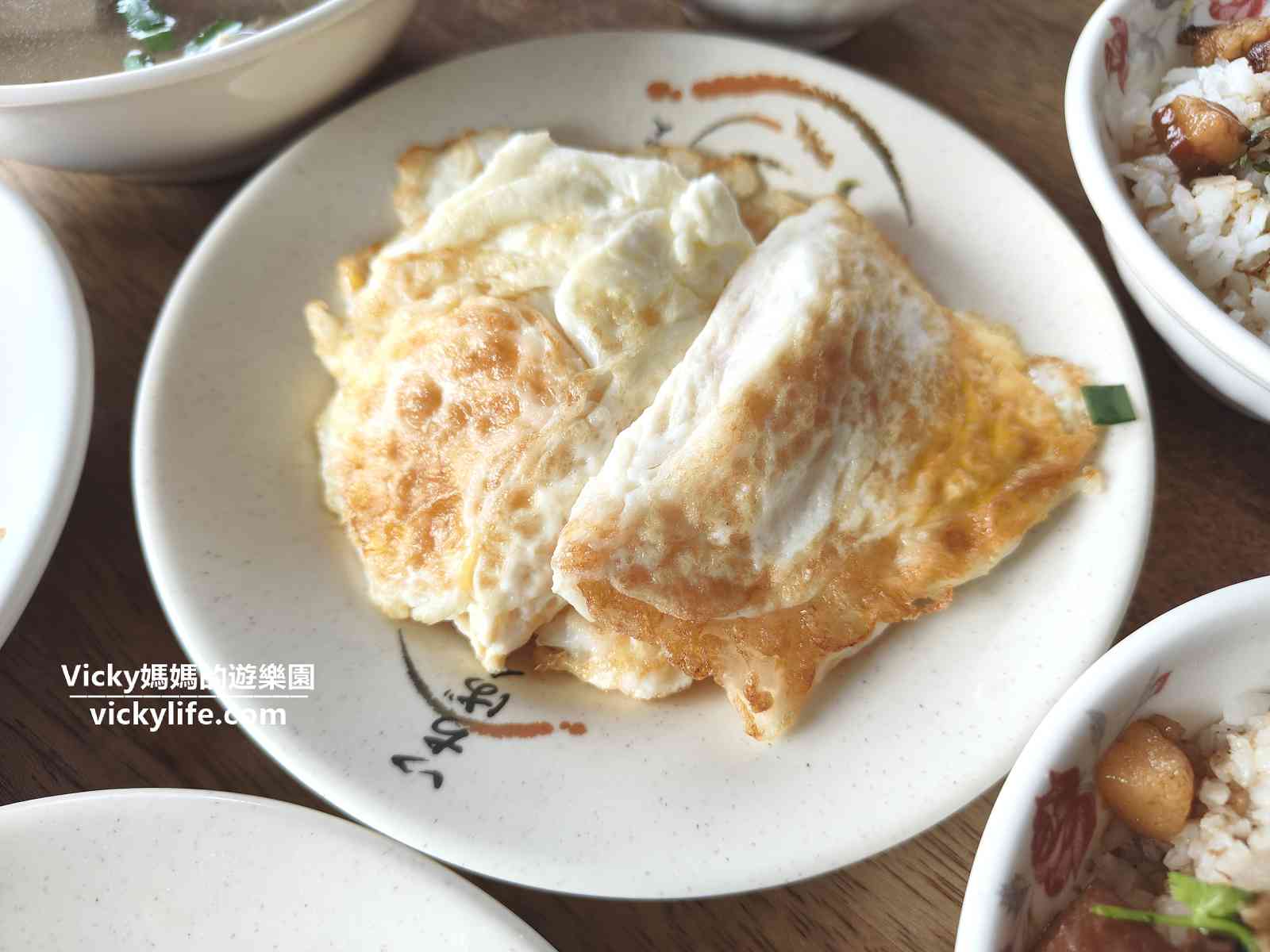 台南早餐︱阿和肉燥飯 菜單：早上6點就開賣，營養豐富的早餐就是-油亮肉燥飯加新鮮魚皮湯