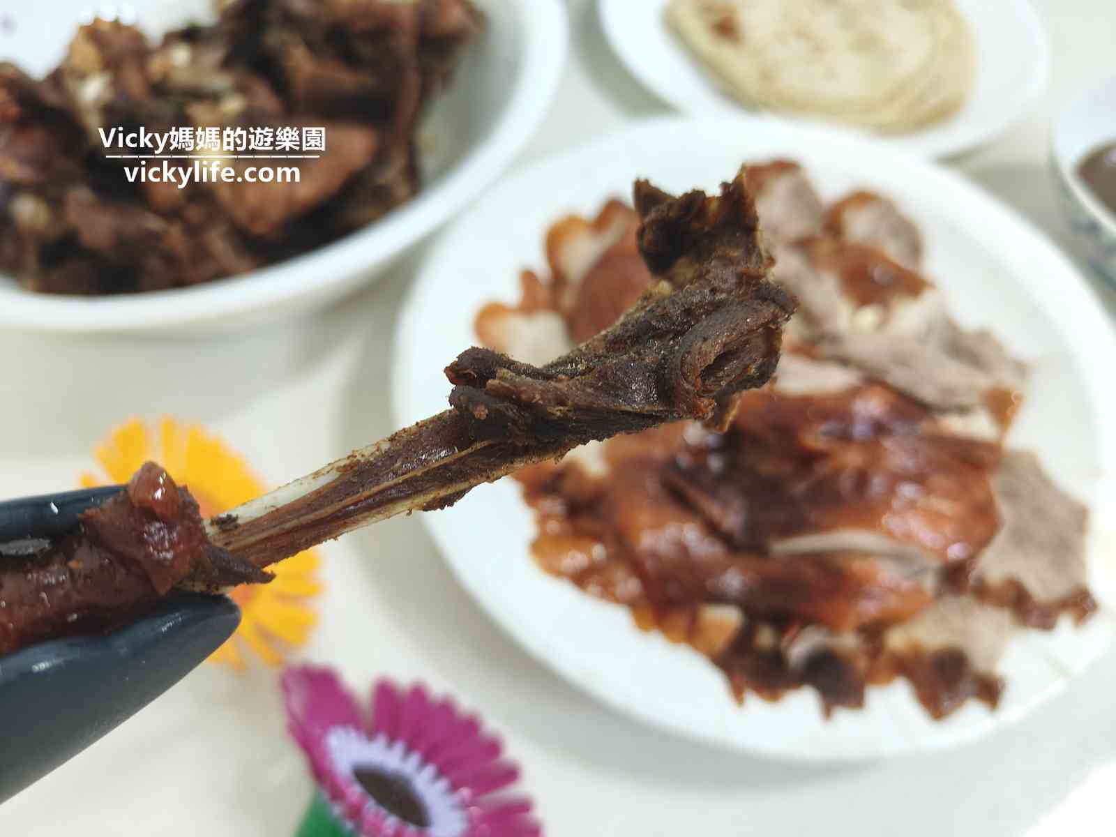 台南烤鴨︱龍鳳北平烤鴨 菜單：一鴨三吃好美味，片肉鹹酥骨炒都可以！