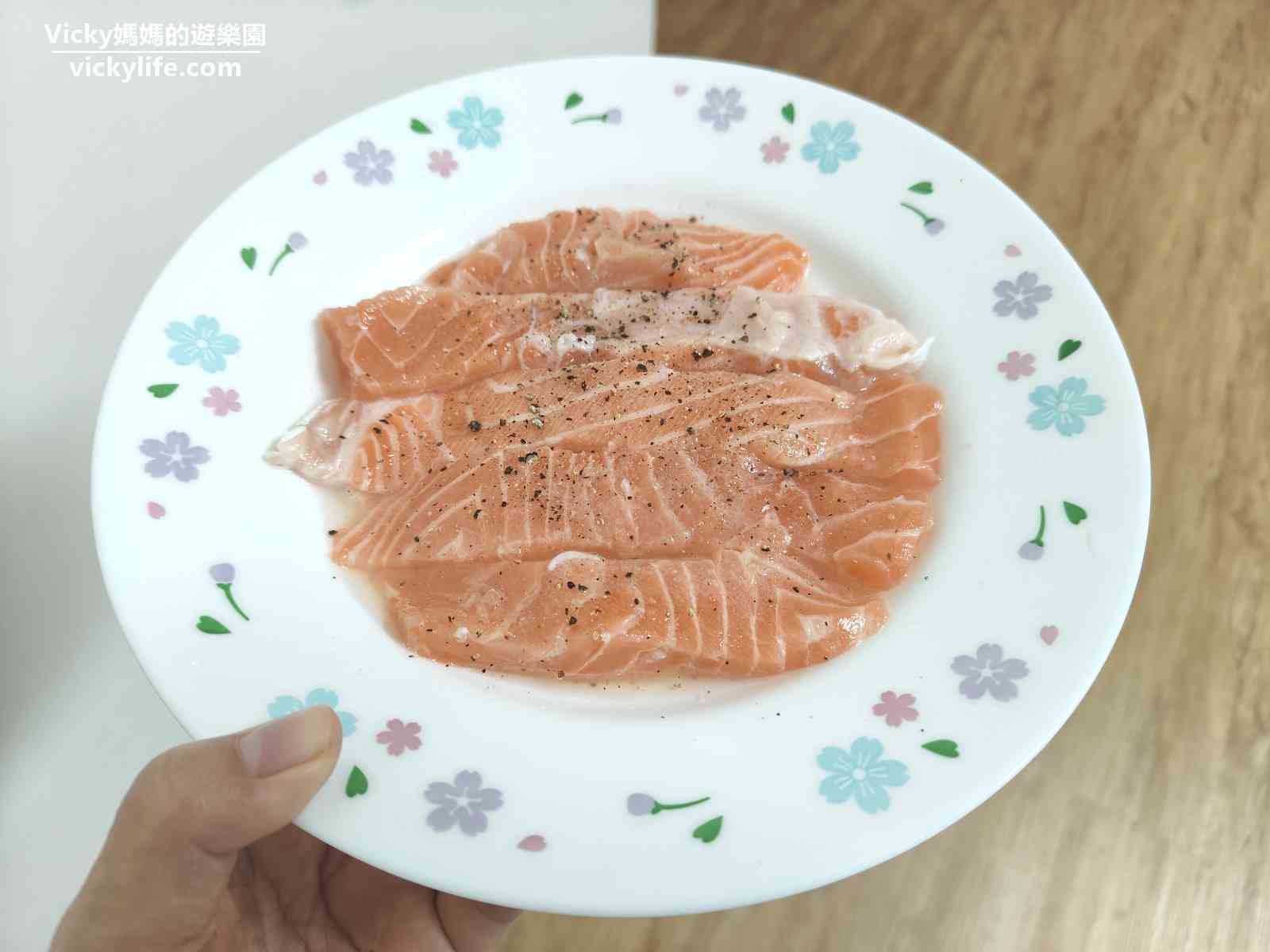 烤箱食譜︱秋葵鮭魚捲：輕蔬海味、爽脆可口，中西餐皆合適
