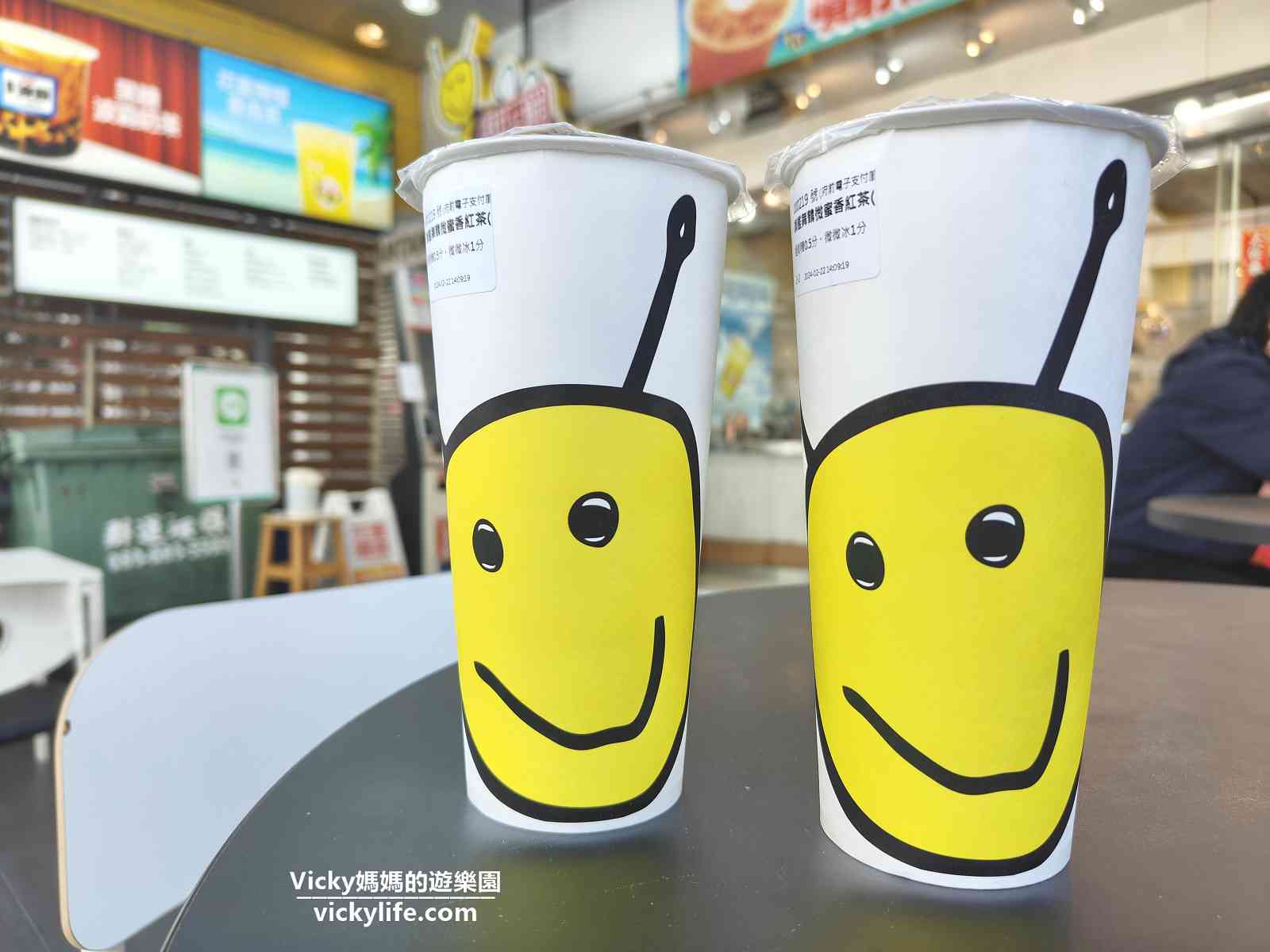 台南飲料︱甜又鮮飲料 府前店：想喝什麼飲料跟飲料機討論就對了，還可以線上點飲料喔！附飲料單和售價