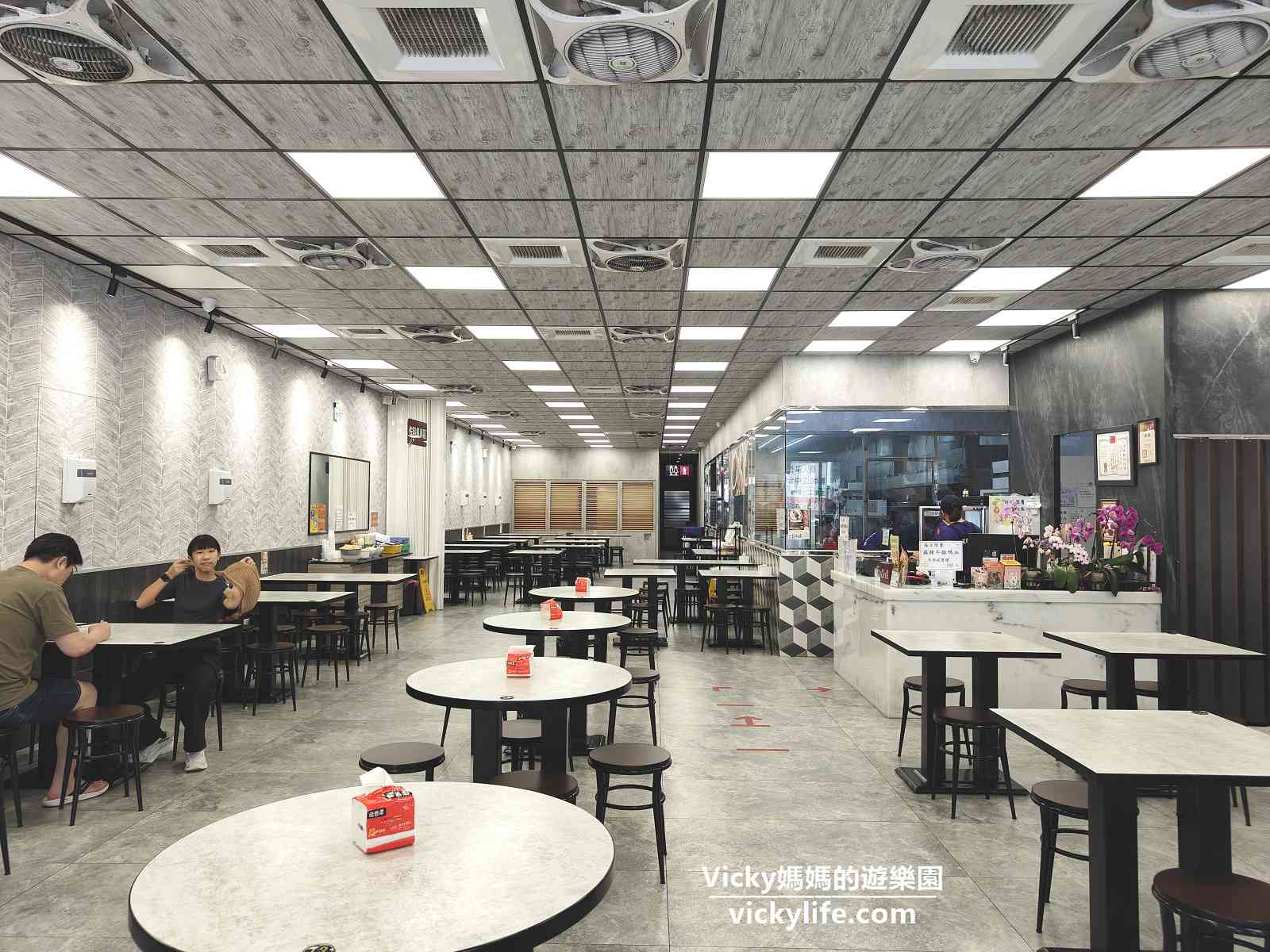 台南牛肉湯︱文章牛肉湯 東寧旗艦店：東區也吃得到，空間寬敞有冷氣，附近好停車，附菜單