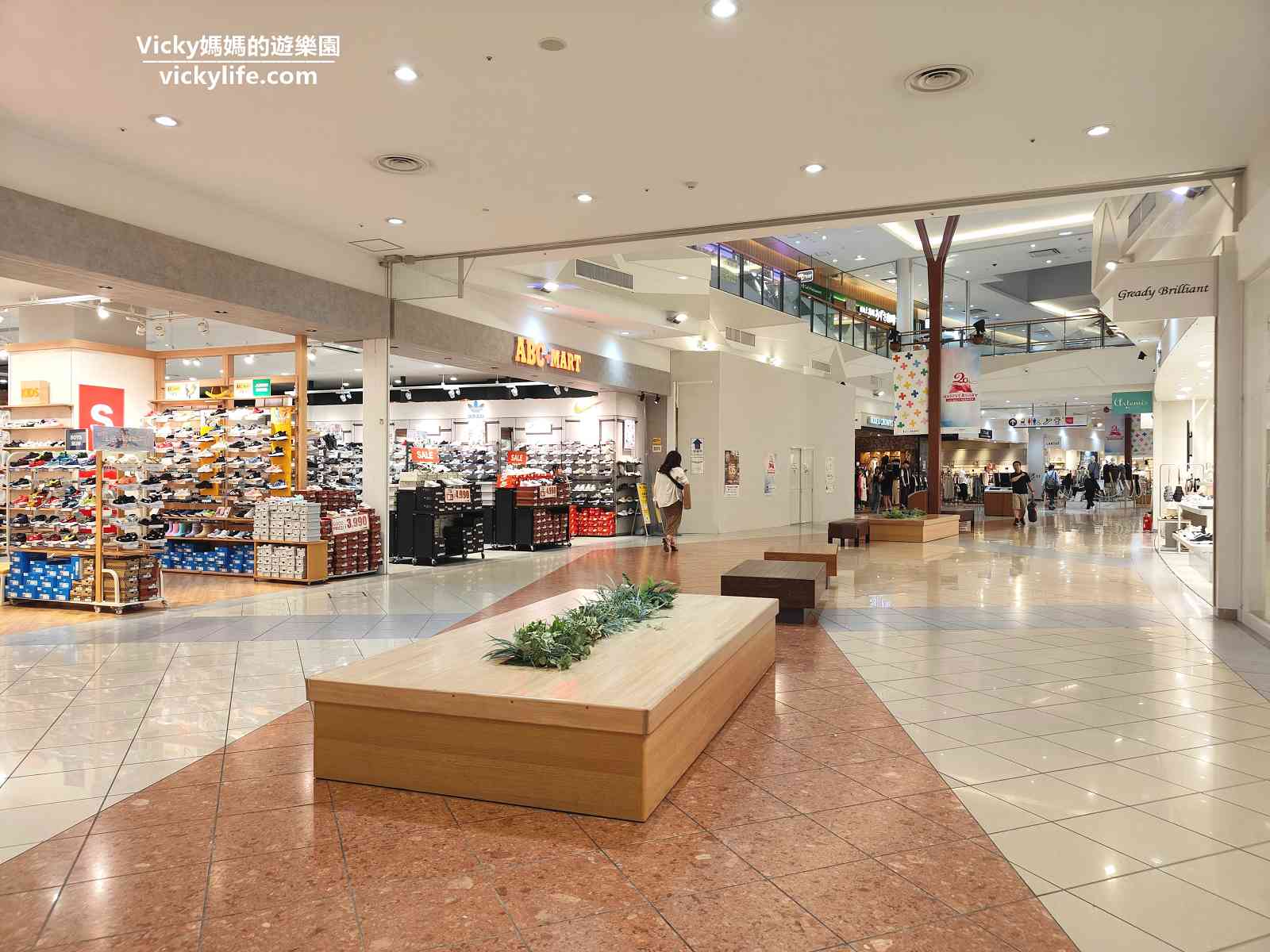 關西購物︱LaLaport 甲子園：商場大、人潮不多，有H&M、ABC MART、UNIQULO、GLOBAL WORK，附交通、店鋪資訊
