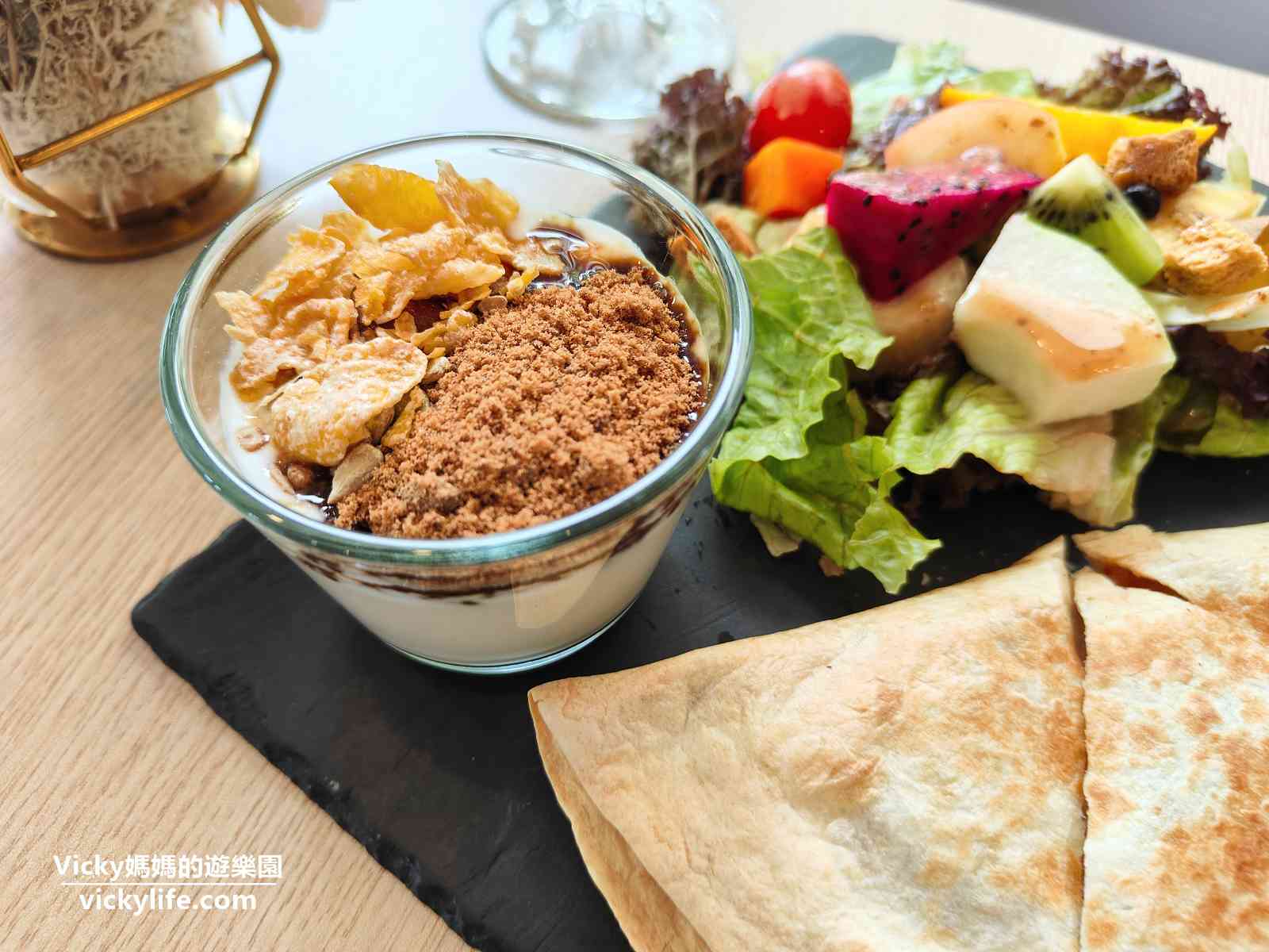 台南早午餐︱臉紅的相遇：輕食早午餐、法式主廚甜點、下午茶，結合花藝的空間，用餐就是種享受，附菜單