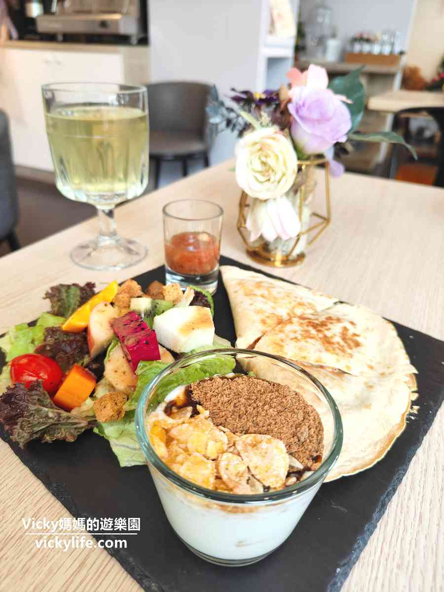 網站近期文章：台南早午餐︱臉紅的相遇：輕食早午餐、法式主廚甜點、下午茶，結合花藝的空間，用餐就是種享受，附菜單