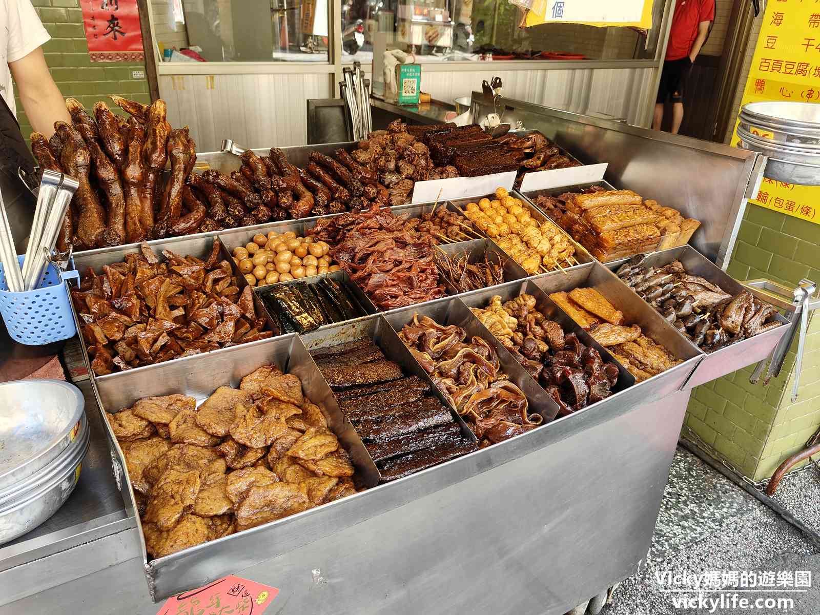 網站近期文章：台南友愛街美食︱緣味東山鴨頭：一口接一口的甜姆姆東山鴨頭，附菜單和價位表