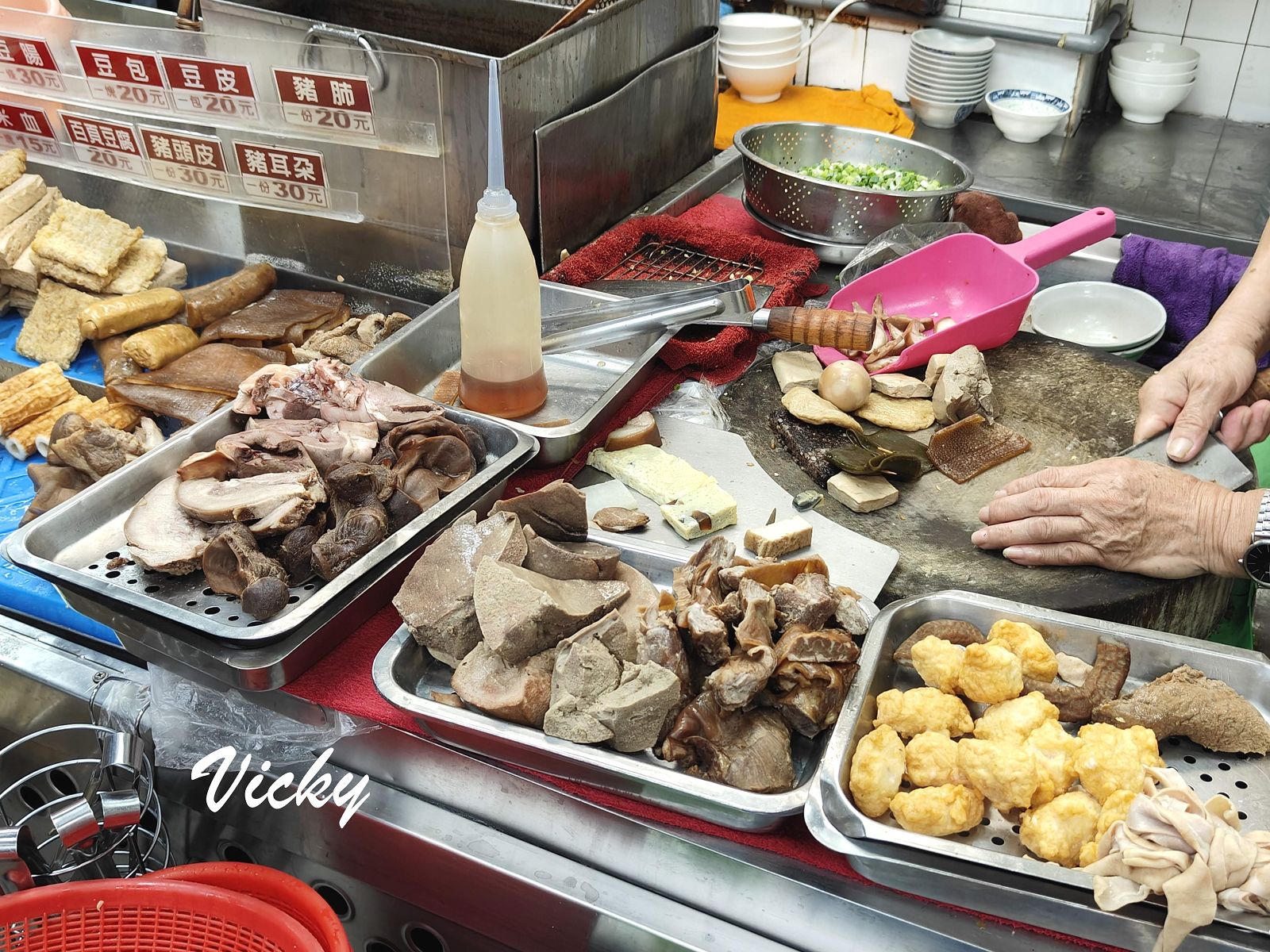 台南美食︱小杜意麵：下午賣到凌晨，老饕的深夜美食，越晚越熱鬧，附菜單