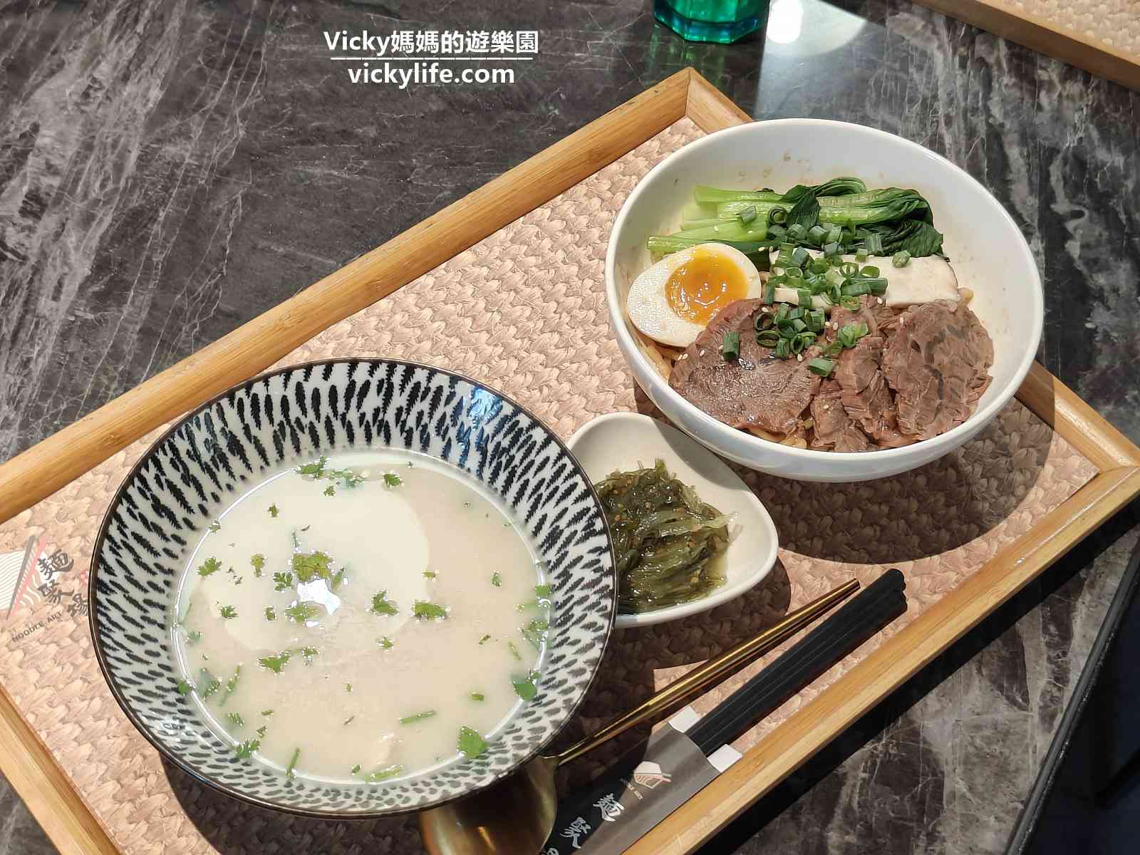 台南南區美食︱水交社眷村食堂 相聚場：老薑麻油肉拌麵、老薑軍紅燒牛肉麵必點，附菜單