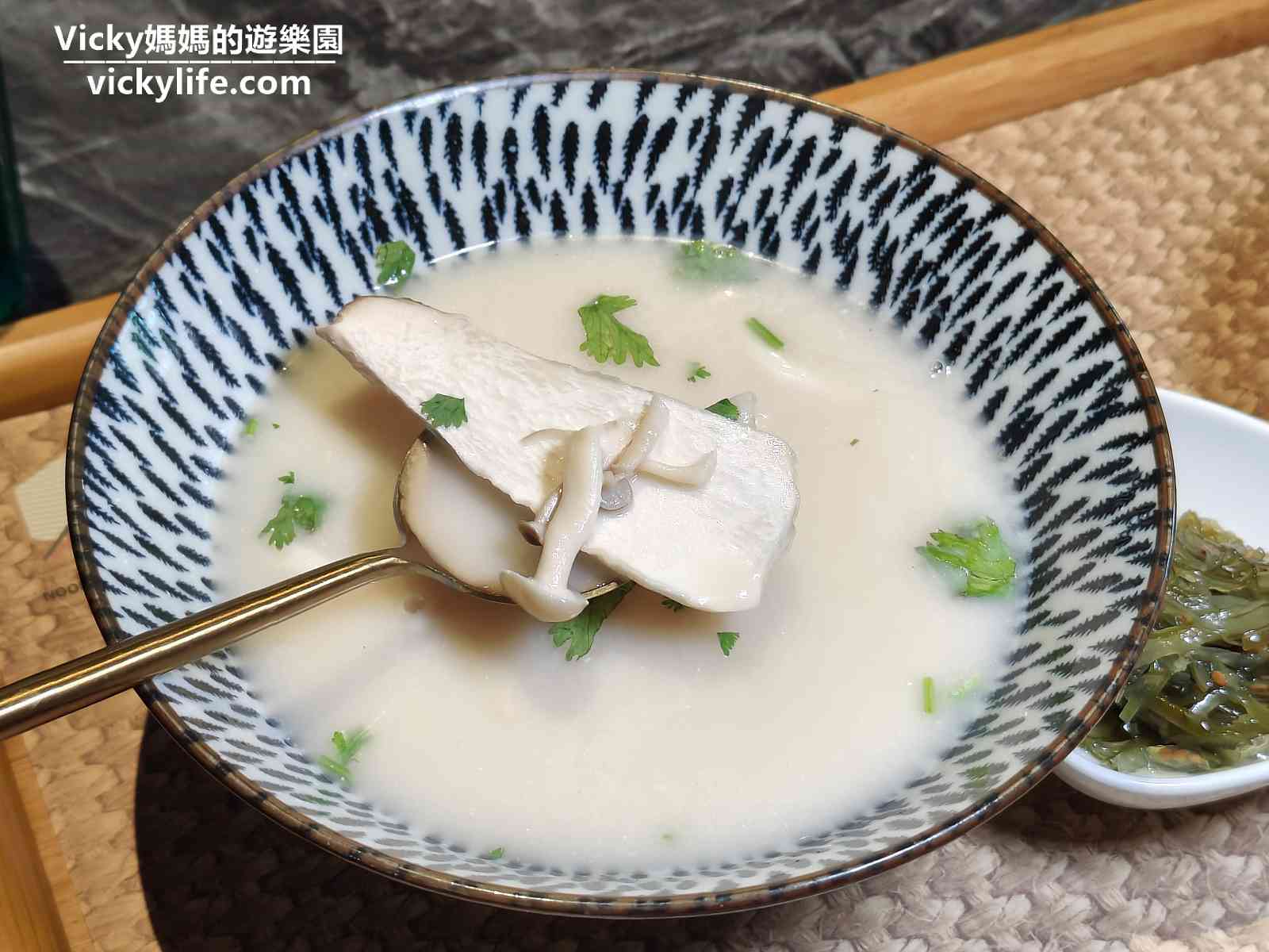 台南南區美食︱水交社眷村食堂 相聚場：老薑麻油肉拌麵、老薑軍紅燒牛肉麵必點，附菜單