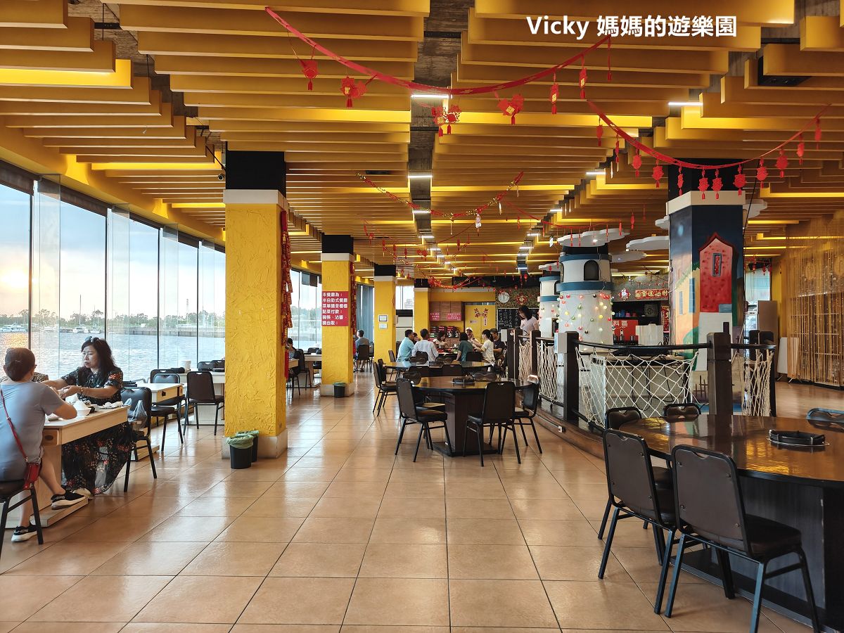 高雄興達港美食︱頤夫咖啡海上休閒餐廳：在景觀餐廳吃新鮮鱸魚海鮮鍋只要299元