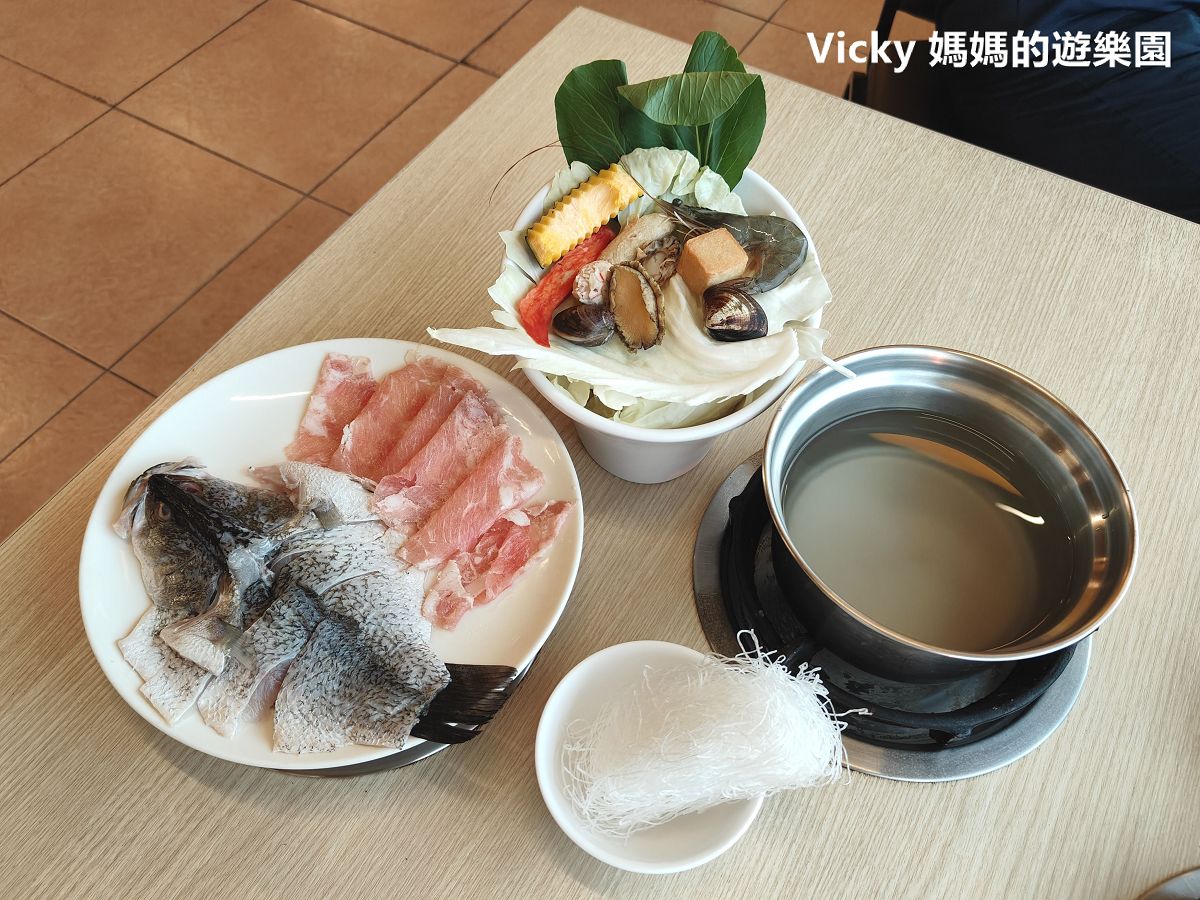 高雄興達港美食︱頤夫咖啡海上休閒餐廳：在景觀餐廳吃新鮮鱸魚海鮮鍋只要299元