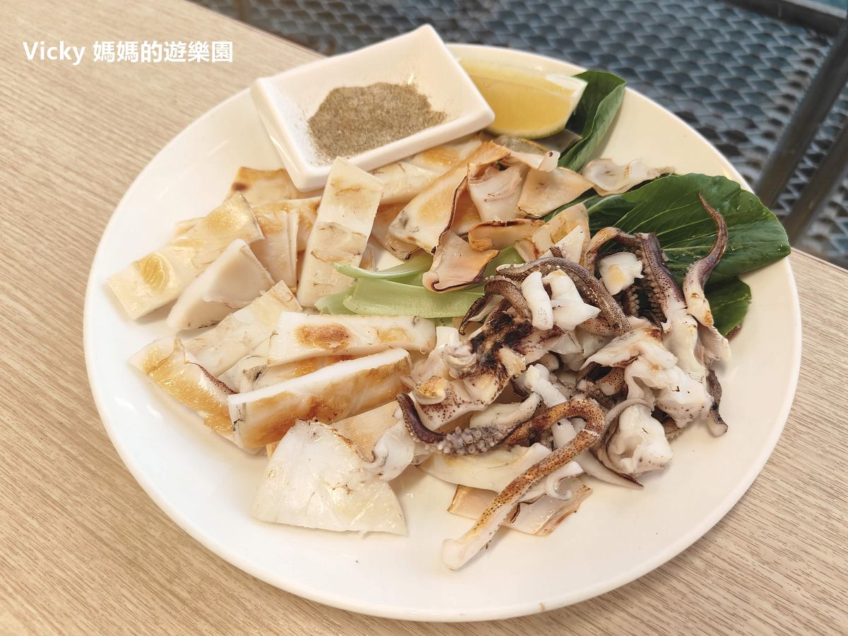 高雄興達港美食︱頤夫咖啡海上休閒餐廳：在景觀餐廳吃新鮮鱸魚海鮮鍋只要299元