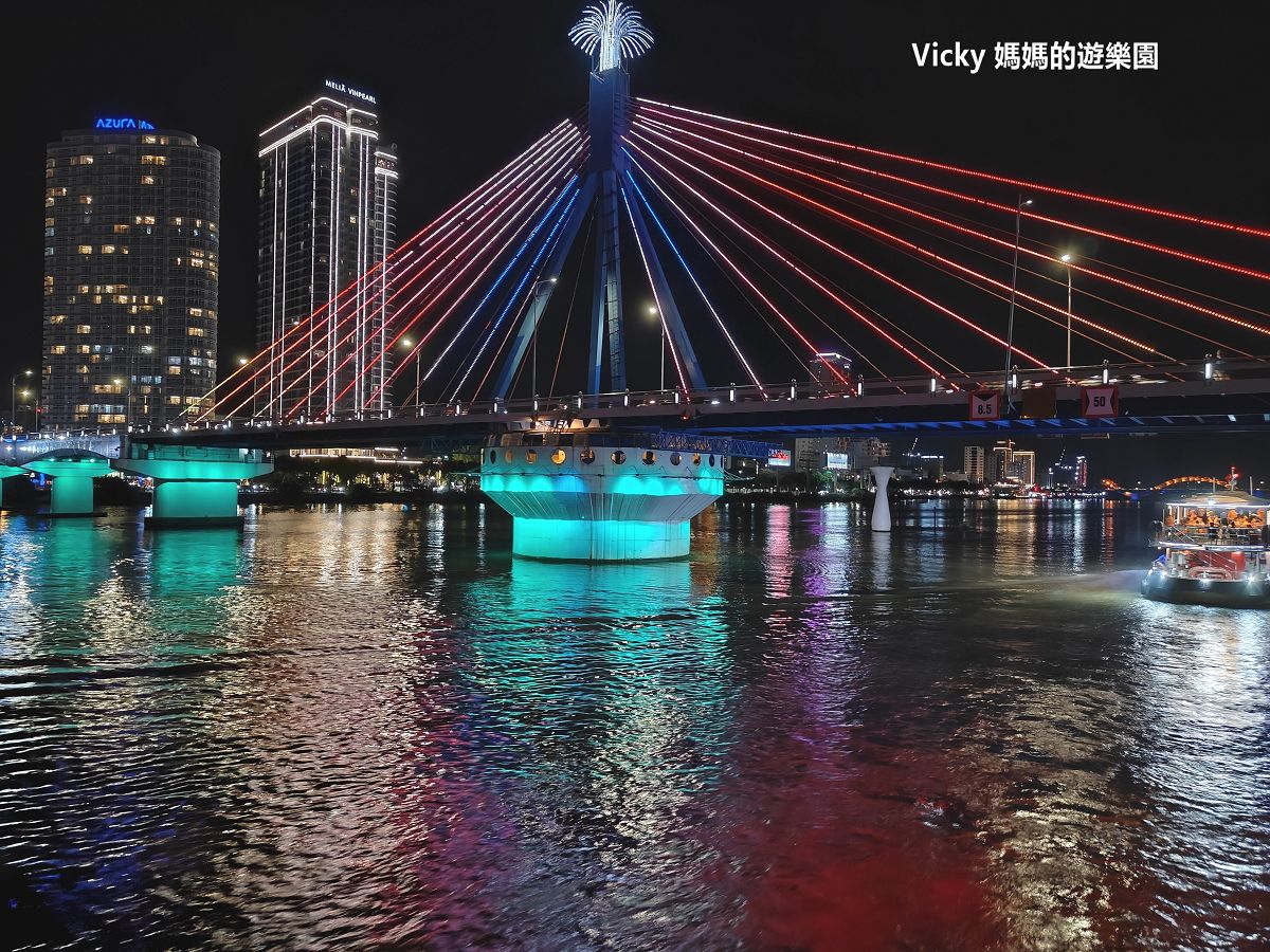 峴港景點︱夜遊韓江： 欣賞五彩繽紛橋樑和建築倒影，文內含遊船優惠票