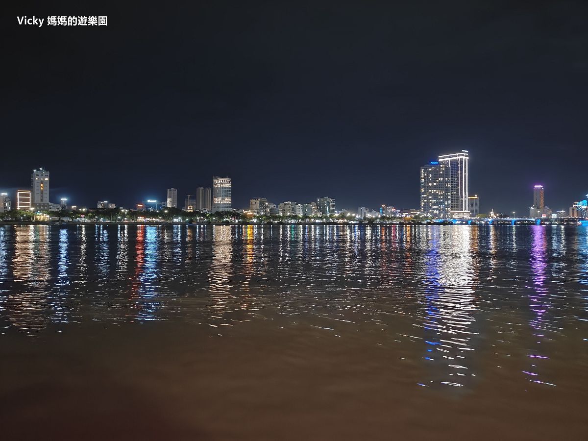 峴港景點︱夜遊韓江： 欣賞五彩繽紛橋樑和建築倒影，文內含遊船優惠票