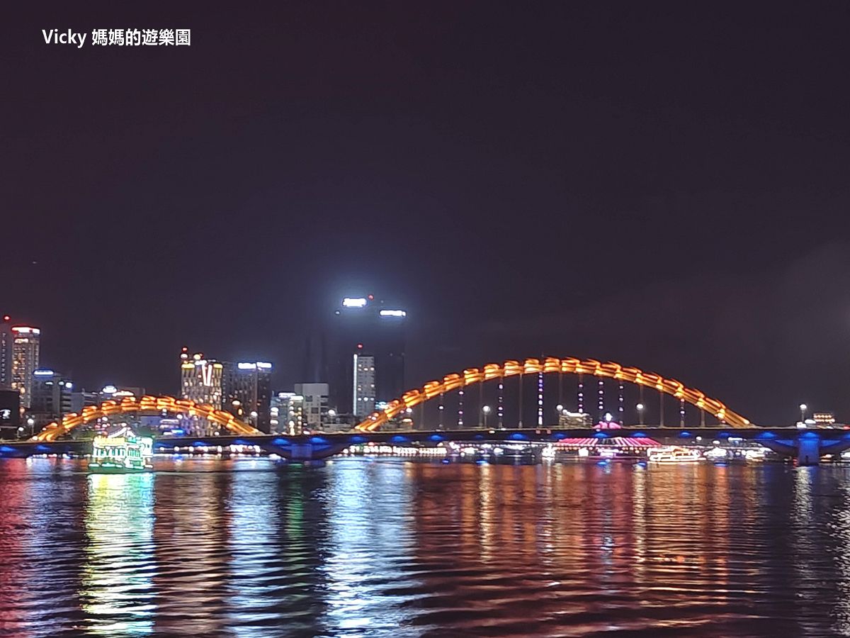 峴港景點︱夜遊韓江： 欣賞五彩繽紛橋樑和建築倒影，文內含遊船優惠票