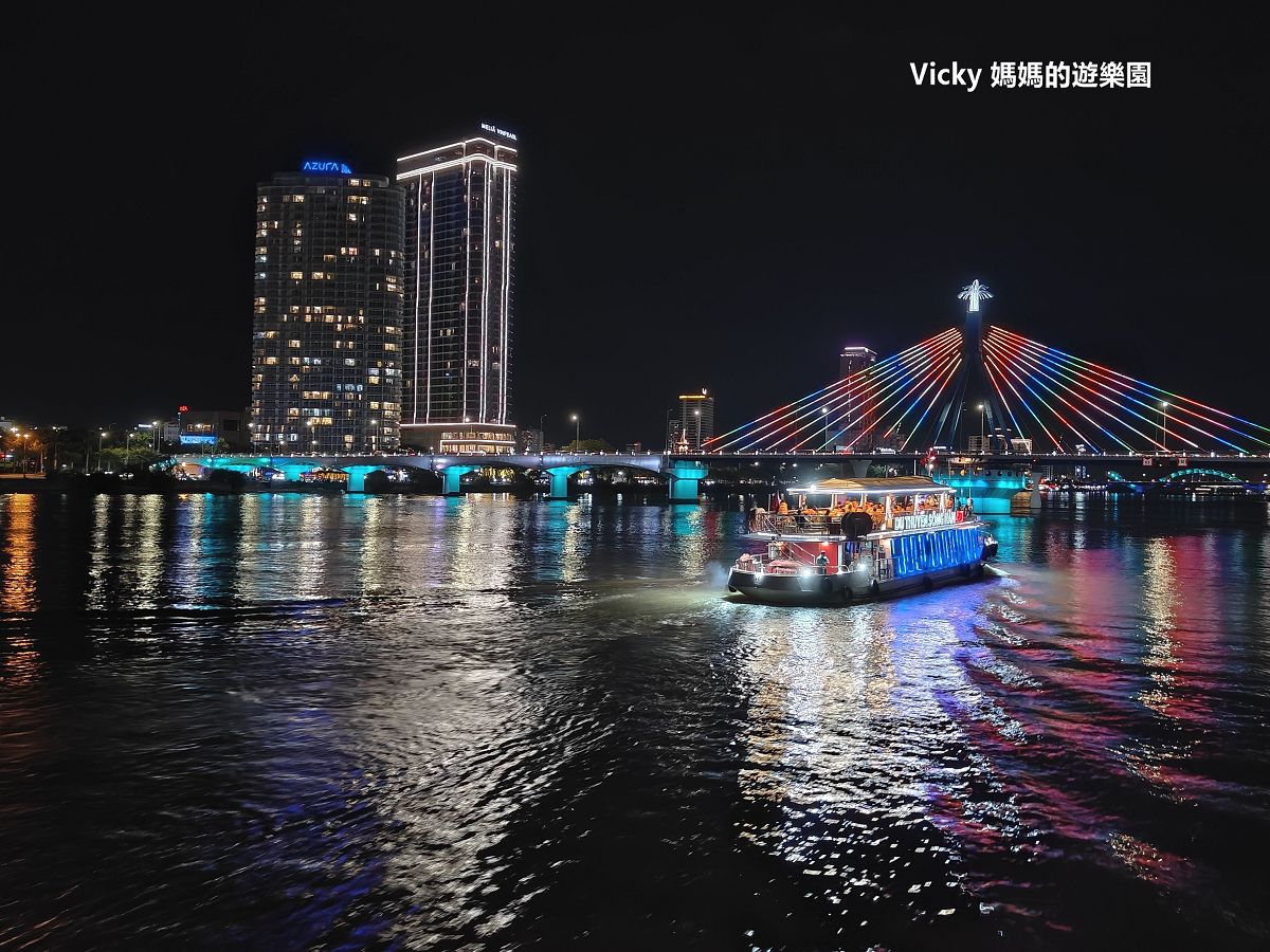 峴港景點︱夜遊韓江： 欣賞五彩繽紛橋樑和建築倒影，文內含遊船優惠票