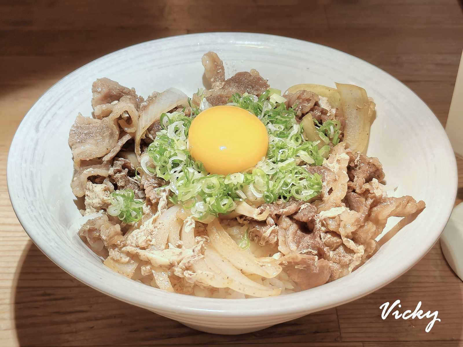 台南日式料理︱毛丼 丼飯專門店 台南日式料理：想吃先訂位，老屋內享用極鮮生魚片和美味丼飯，附菜單 @Vicky 媽媽的遊樂園