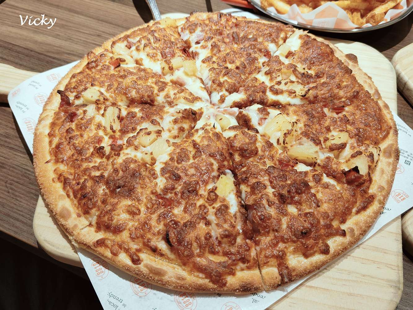 台南義式餐廳︱8818 Pizza Restaurant 比薩屋 南門店：大推披薩和炸雞，套餐好划算，附菜單連結