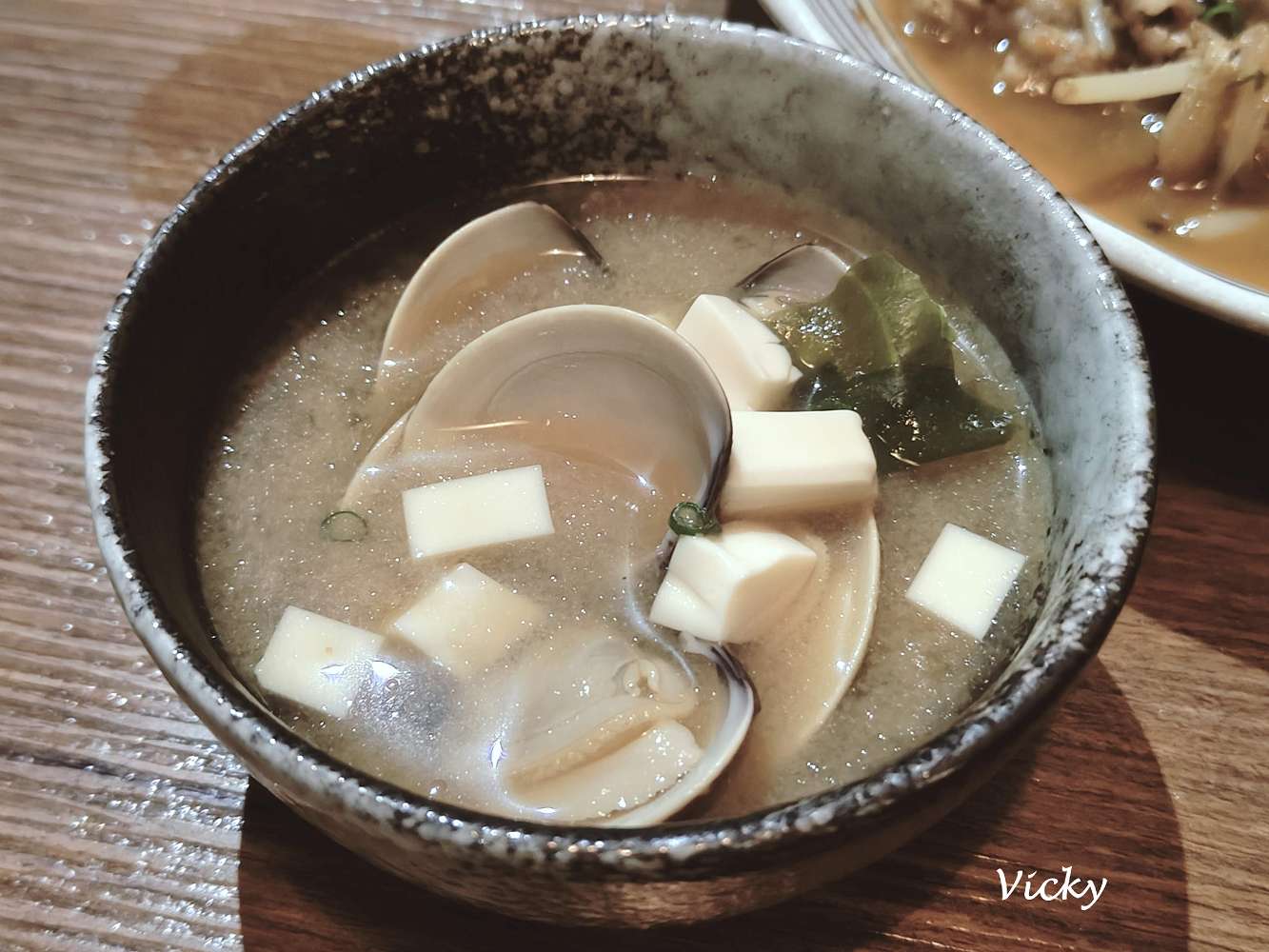 台南燒烤︱小方舟串燒酒場 台南居酒屋：不僅有串燒，也有生魚片和蔬食，品項超豐富， 附菜單