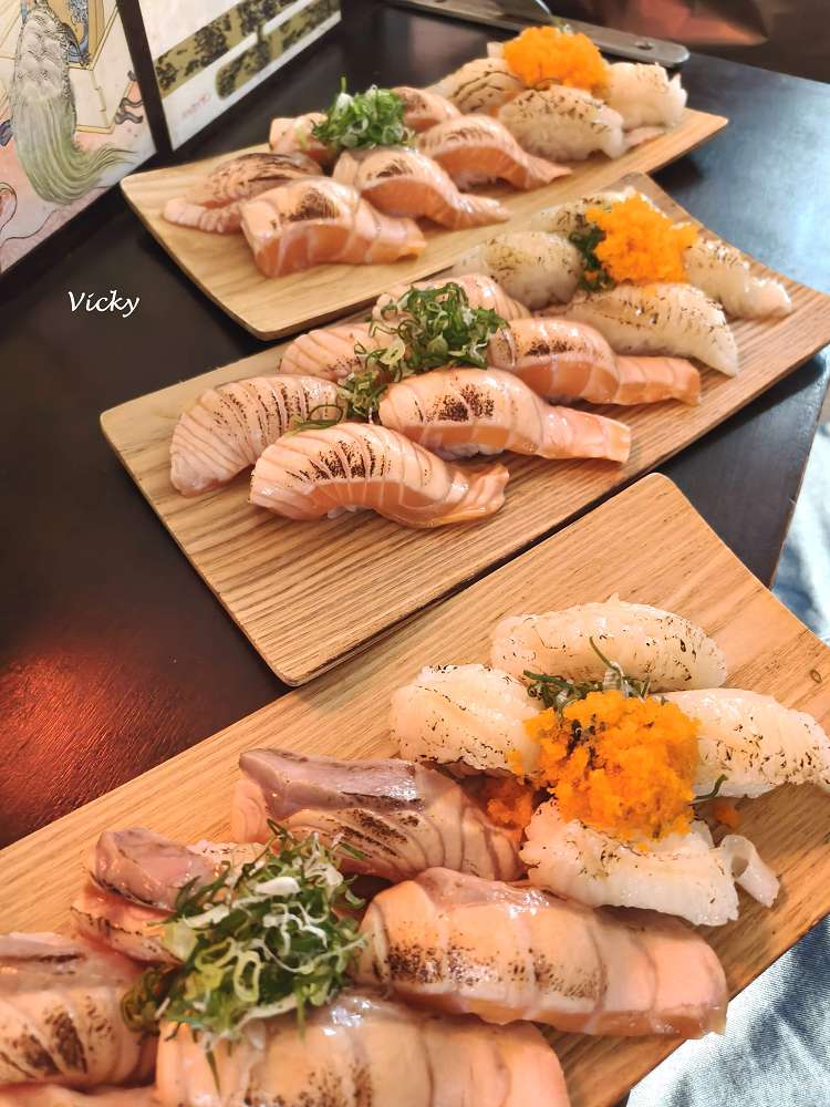 台南中西區美食︱立吞壽司:炙燒鮭魚6貫150元,一周營業3.5天,友愛市場內,台南美術館2館附近,附菜單 台南中西區美食︱立吞壽司:炙燒鮭魚6貫150元,一周營業3.5天,友愛市場內,台南美術館2館附近,附菜單