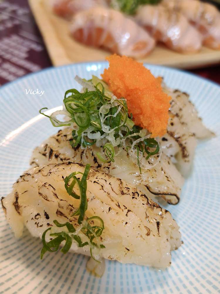 台南中西區美食︱立吞壽司:炙燒鮭魚6貫150元,一周營業3.5天,友愛市場內,台南美術館2館附近,附菜單 台南中西區美食︱立吞壽司:炙燒鮭魚6貫150元,一周營業3.5天,友愛市場內,台南美術館2館附近,附菜單