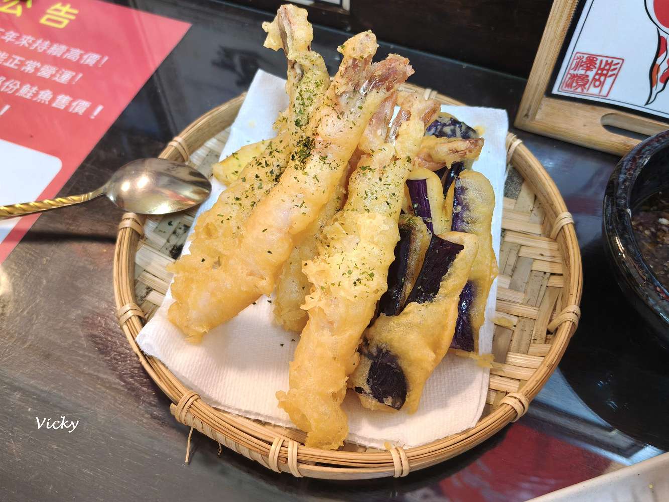 台南中西區美食︱立吞壽司：炙燒鮭魚6貫150元，一周營業3.5天，友愛市場內，台南美術館2館附近，附菜單