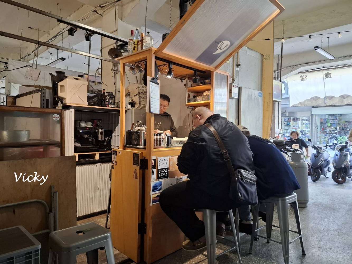 台南中西區友愛市場︱晨酌咖啡 Morning drink：冷熱都好喝，大推茶咖啡，附飲料單