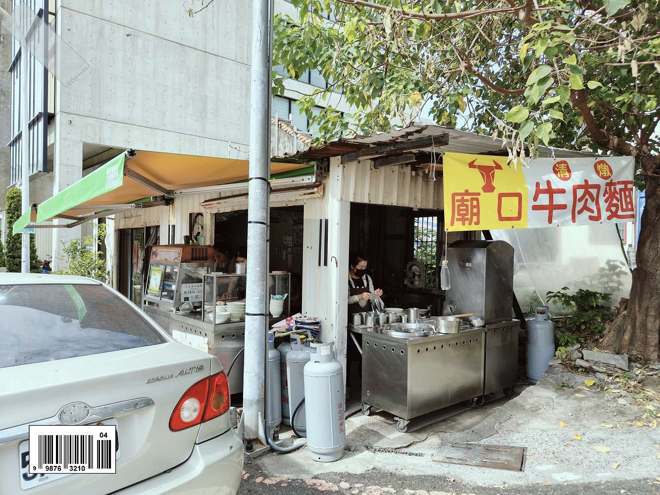 台南麵店︱廟口清燉牛肉麵：牛肉飯100元有找，人潮搶搶滾，想吃請趁早，附菜單