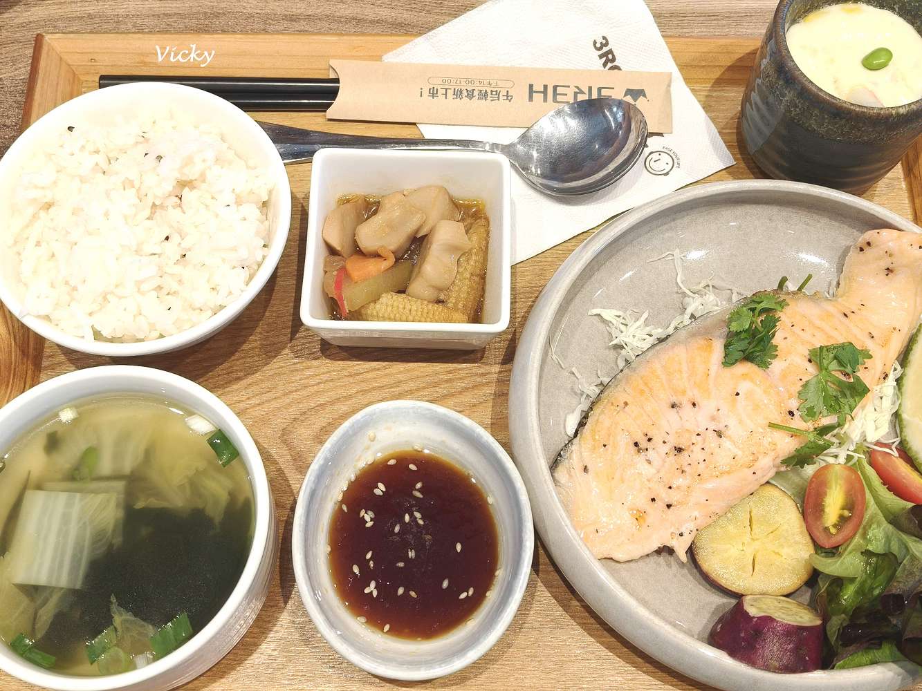 三皇三家 永華店：永華國民運動中心、正生公園旁，台南市政府附近的多樣化料理餐廳，附菜單