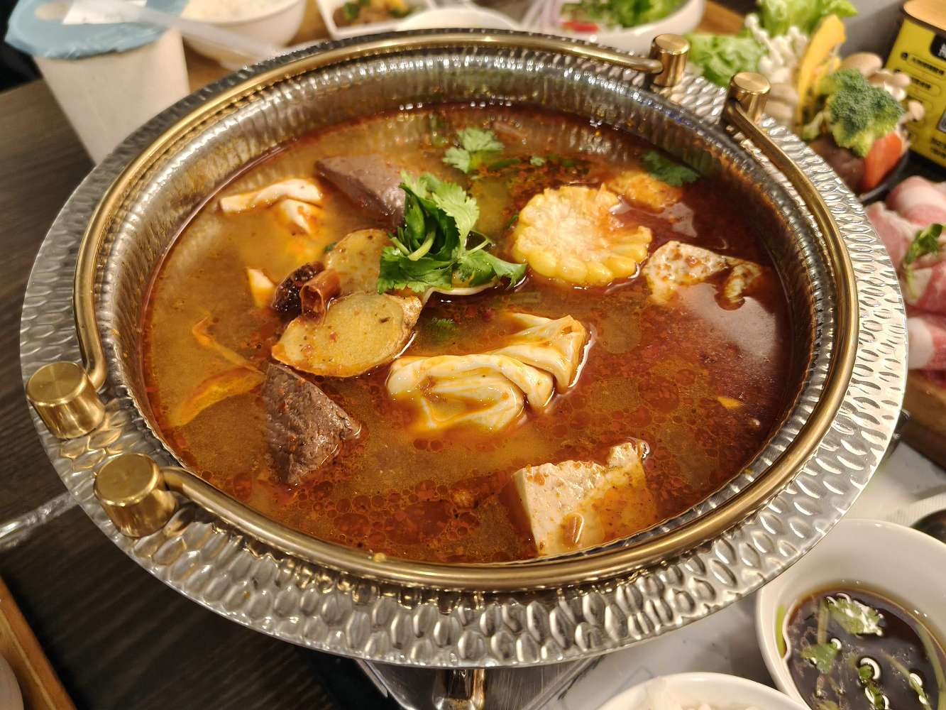 三皇三家 永華店：永華國民運動中心、正生公園旁，台南市政府附近的多樣化料理餐廳，附菜單