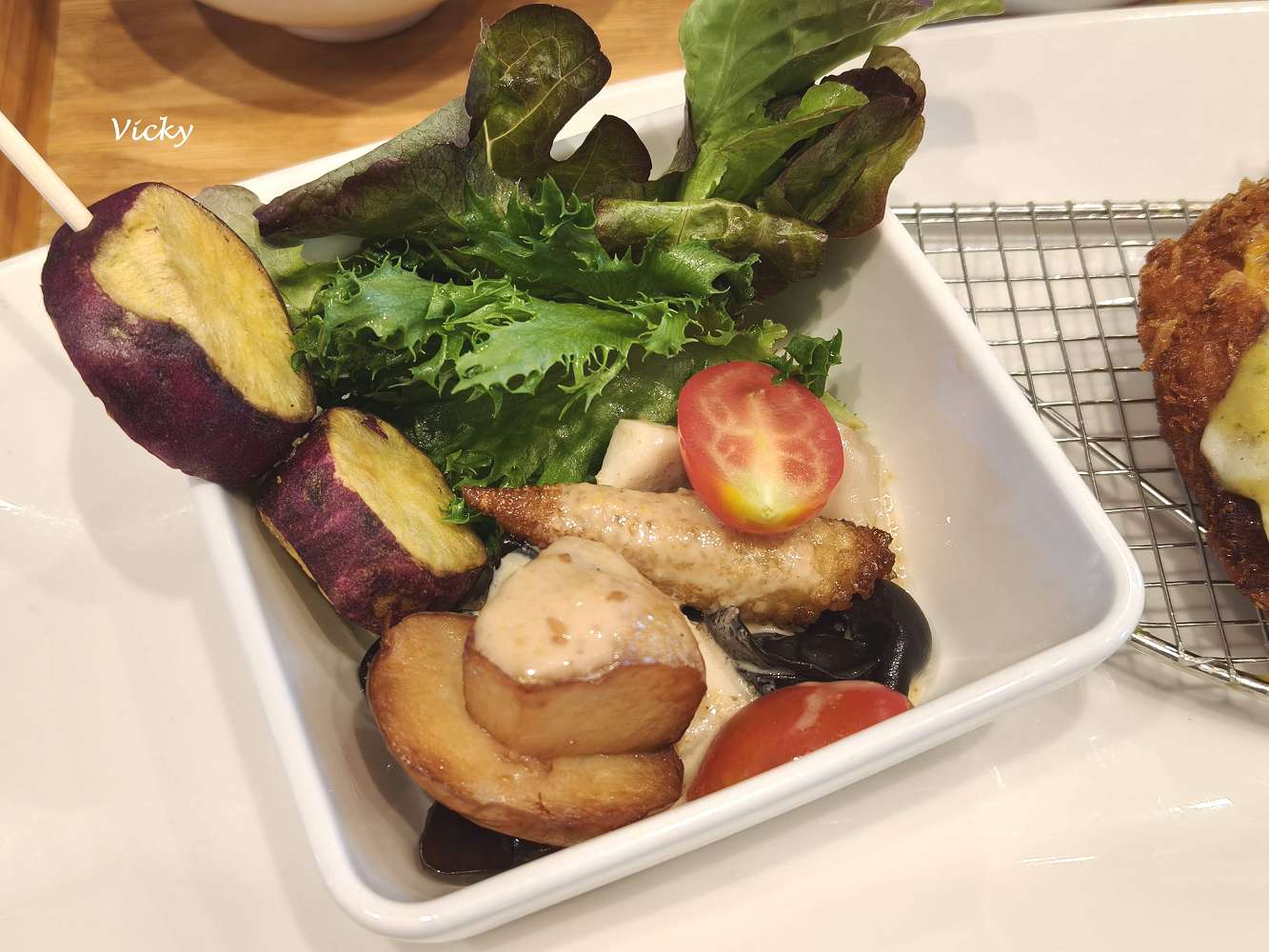 三皇三家 永華店：永華國民運動中心、正生公園旁，台南市政府附近的多樣化料理餐廳，附菜單