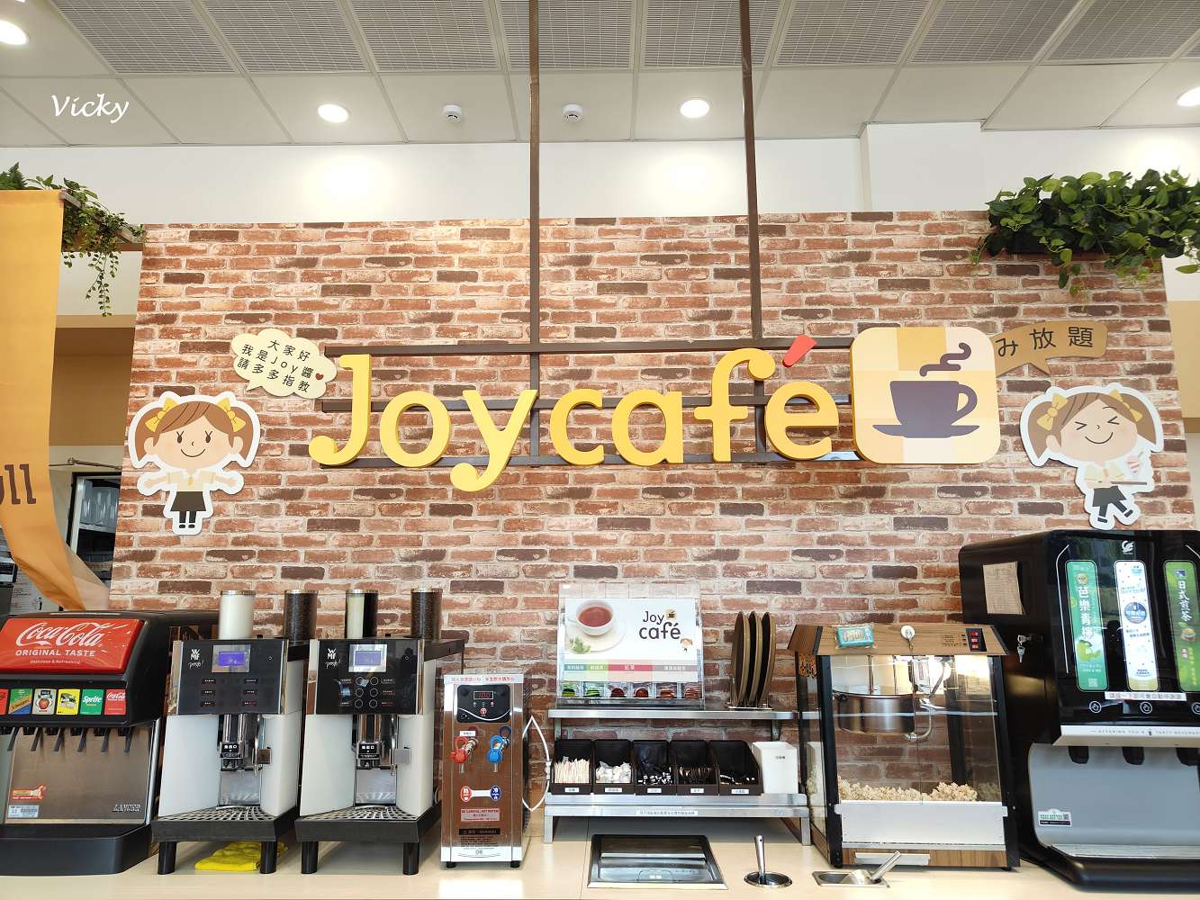 Joyfull 台灣珍有福 台南東門店：窗明几淨、舒適用餐空間， 提供豬、雞牛、拉麵等料理