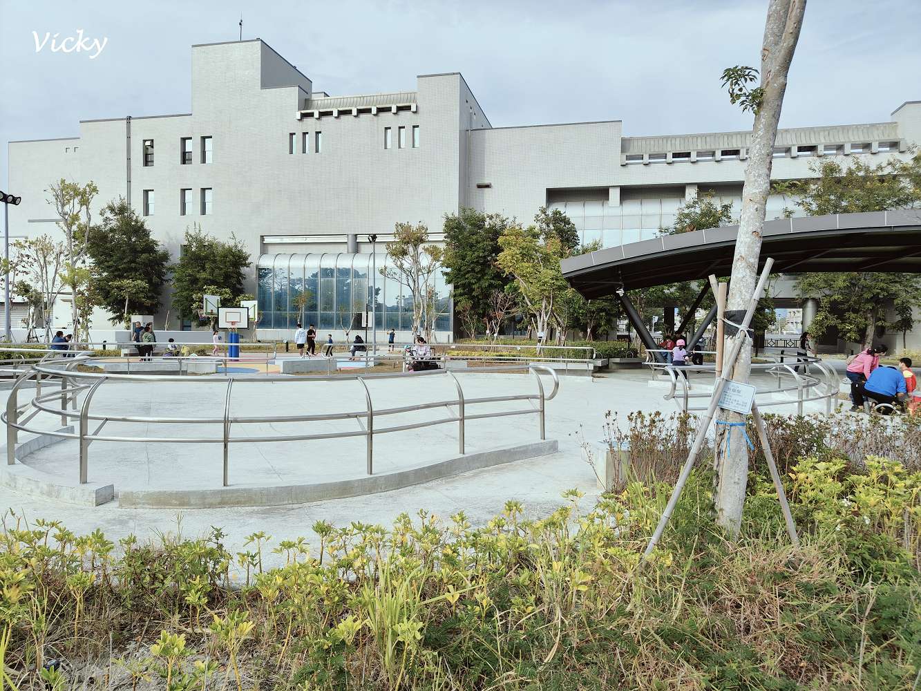 台南特色公園︱正生公園：滑梯、攀岩、直排輪真好玩，一旁就是地下停車場和三皇三家永華店