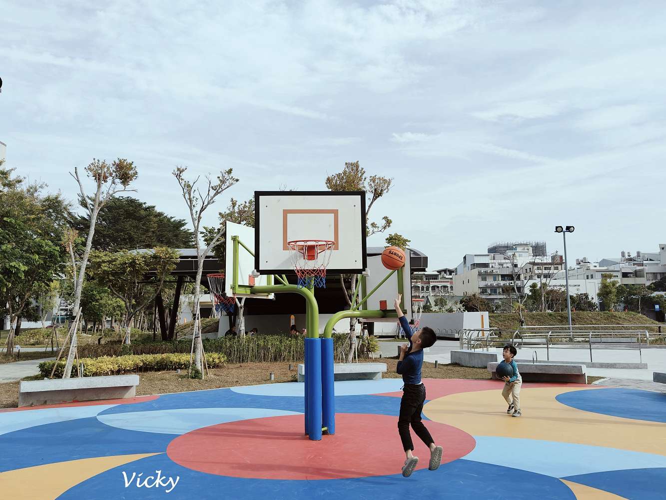 台南特色公園︱正生公園：滑梯、攀岩、直排輪真好玩，一旁就是地下停車場和三皇三家永華店