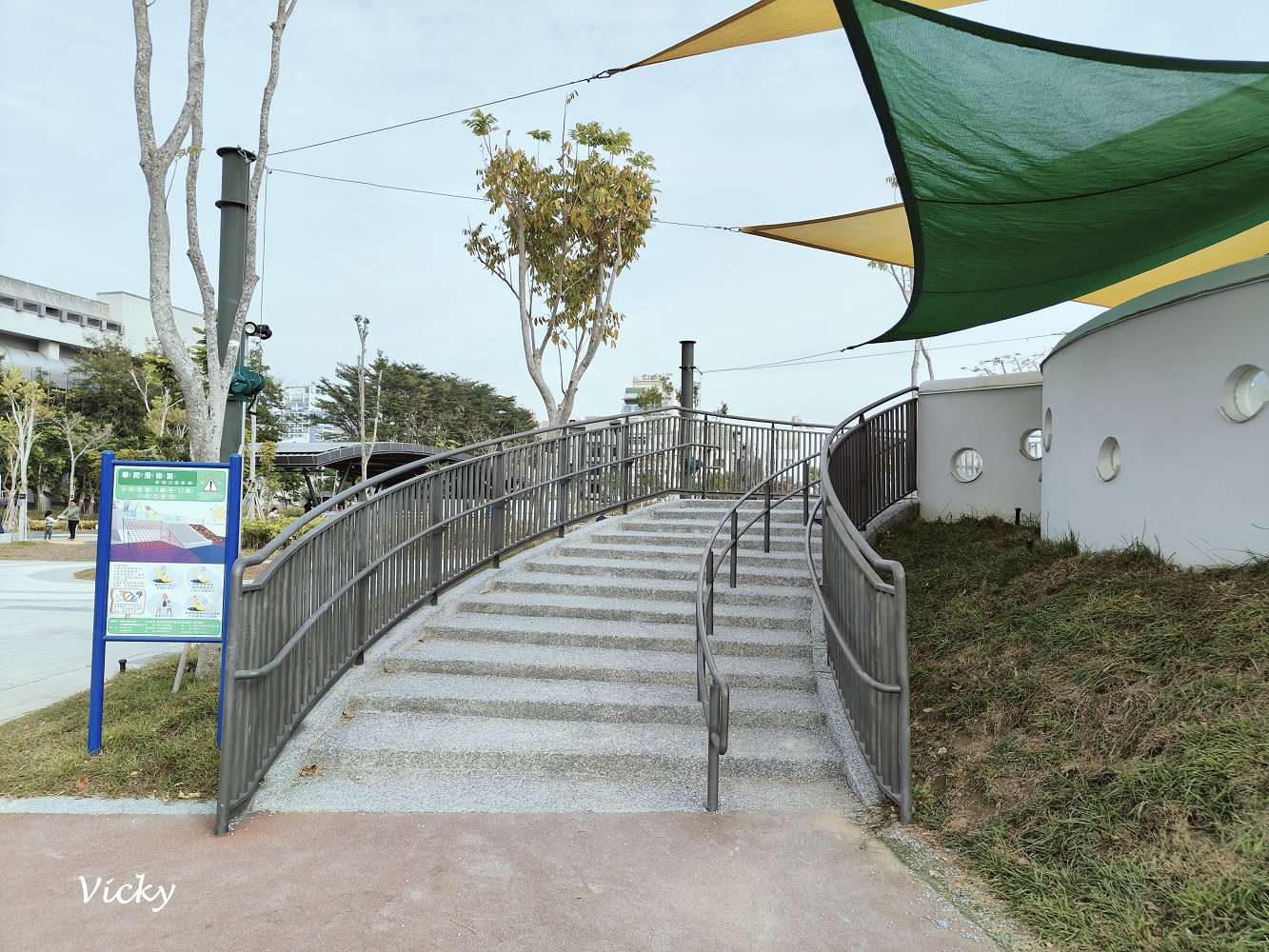 台南特色公園︱正生公園：滑梯、攀岩、直排輪真好玩，一旁就是地下停車場和三皇三家永華店