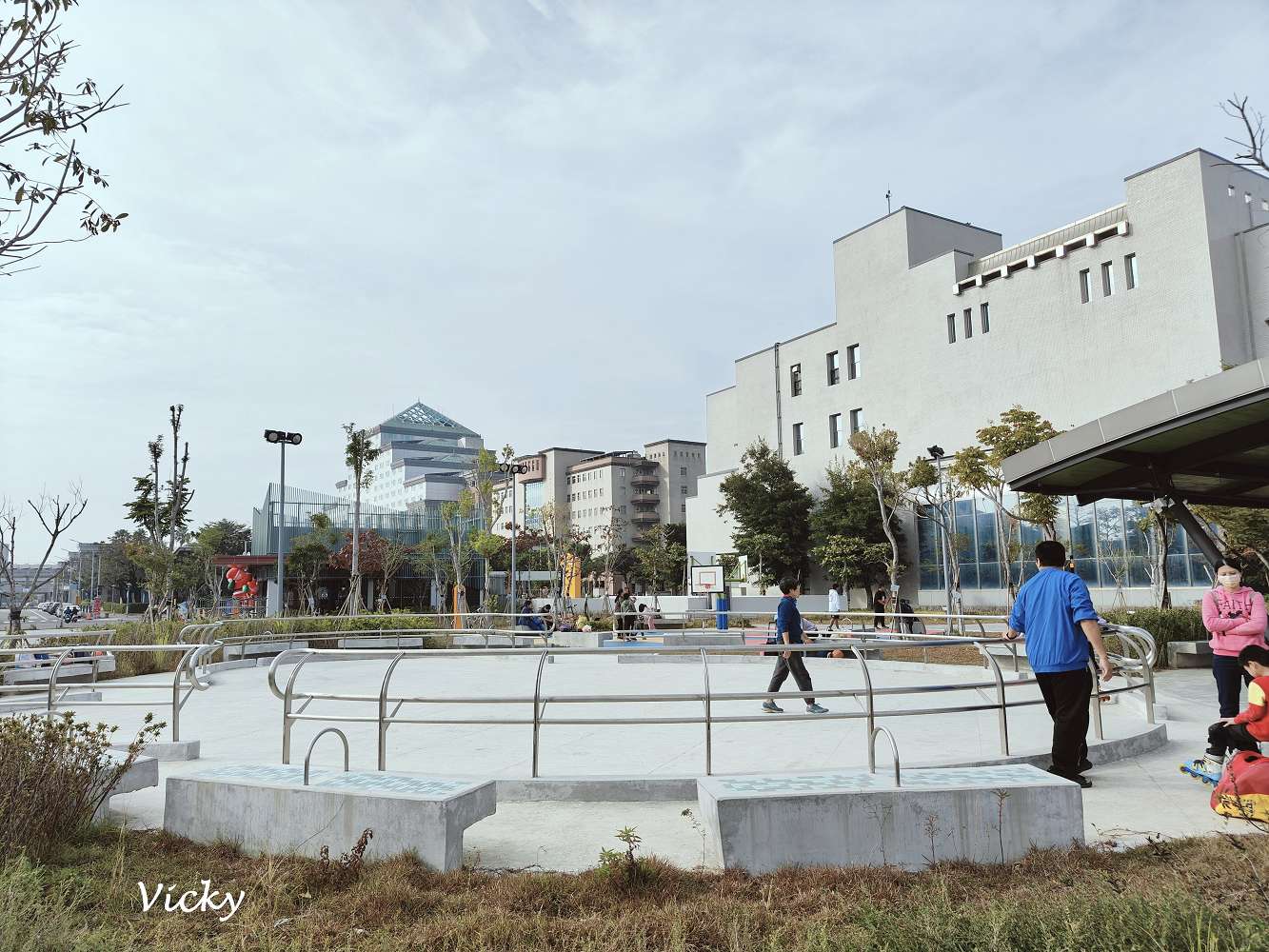 台南特色公園︱正生公園：滑梯、攀岩、直排輪真好玩，一旁就是地下停車場和三皇三家永華店