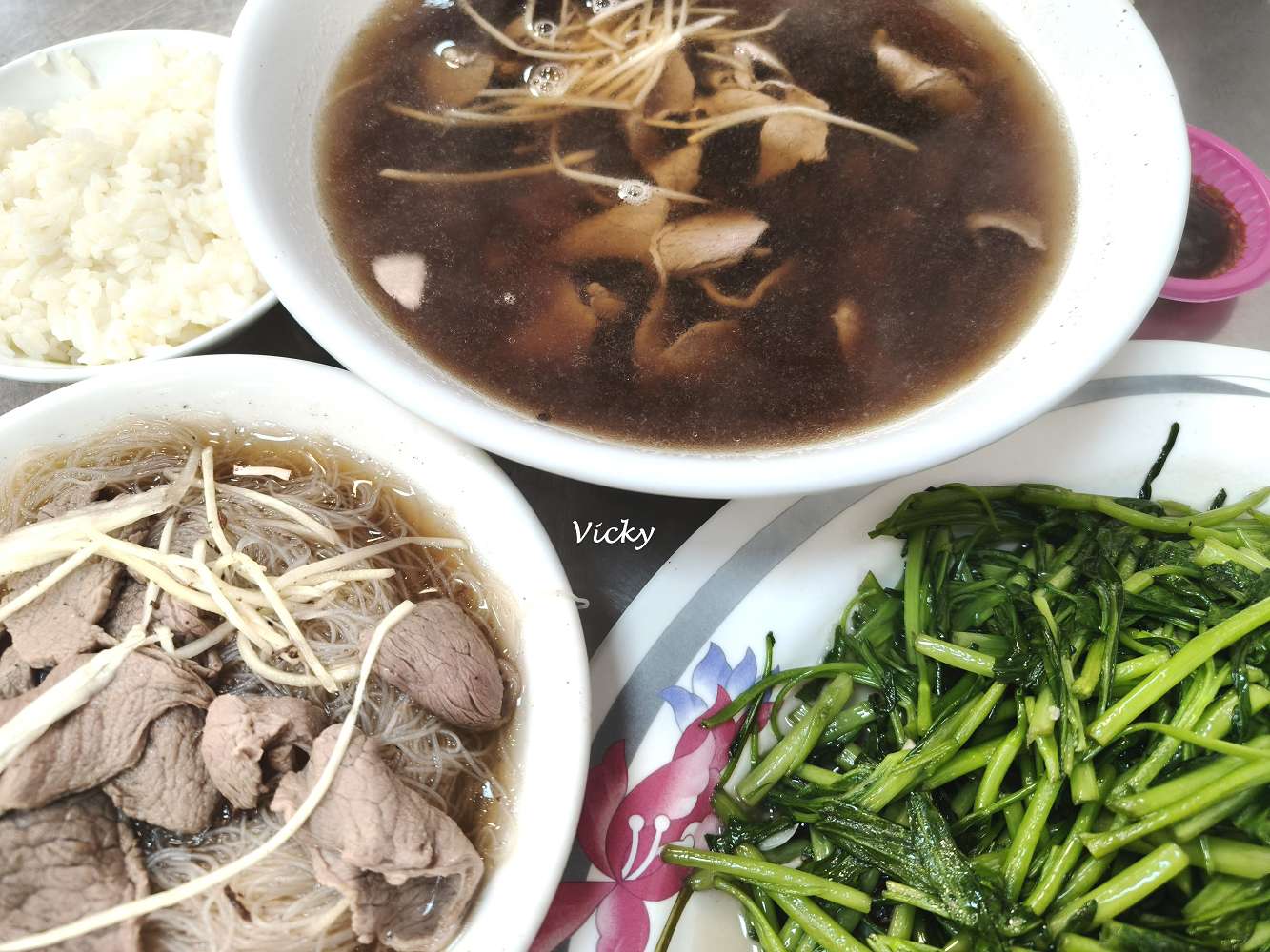 高雄美食︱阿蓮胡家羊肉:羊肉米粉湯100元有找,在地人也超愛,附菜單(202更新) 高雄美食︱阿蓮胡家羊肉:羊肉米粉湯100元有找,在地人也超愛,附菜單(202更新)