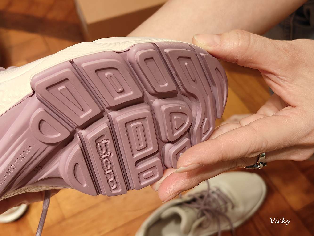 台南買鞋推薦｜洒落森林 極緻鞋館：走進「鞋履森林」，SKECHERS、ecco、MIT手工鞋通通有！全家都能選到命定鞋！