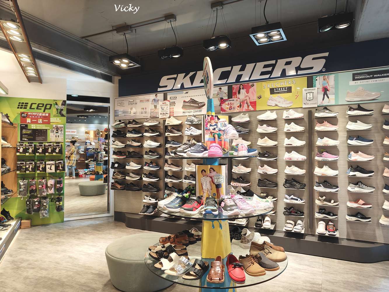 台南買鞋推薦｜洒落森林 極緻鞋館：走進「鞋履森林」，SKECHERS、ecco、MIT手工鞋通通有！全家都能選到命定鞋！