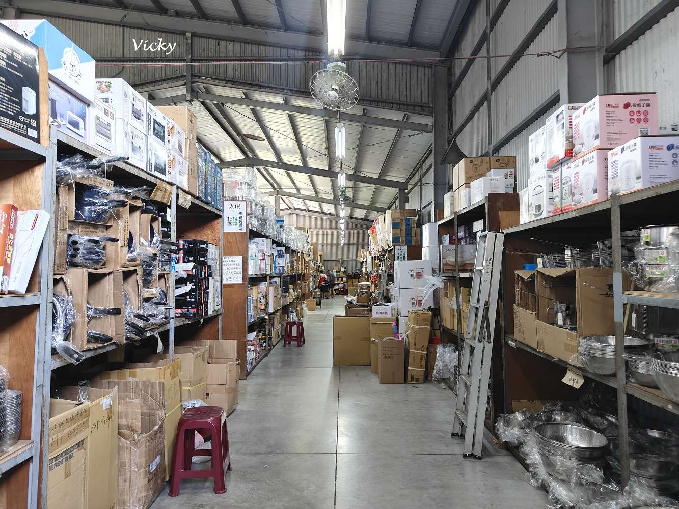 仁德必逛！田間超人氣倉庫型賣場，大發日用品批發中心超過7萬種商品，收納、五金、文具全都有