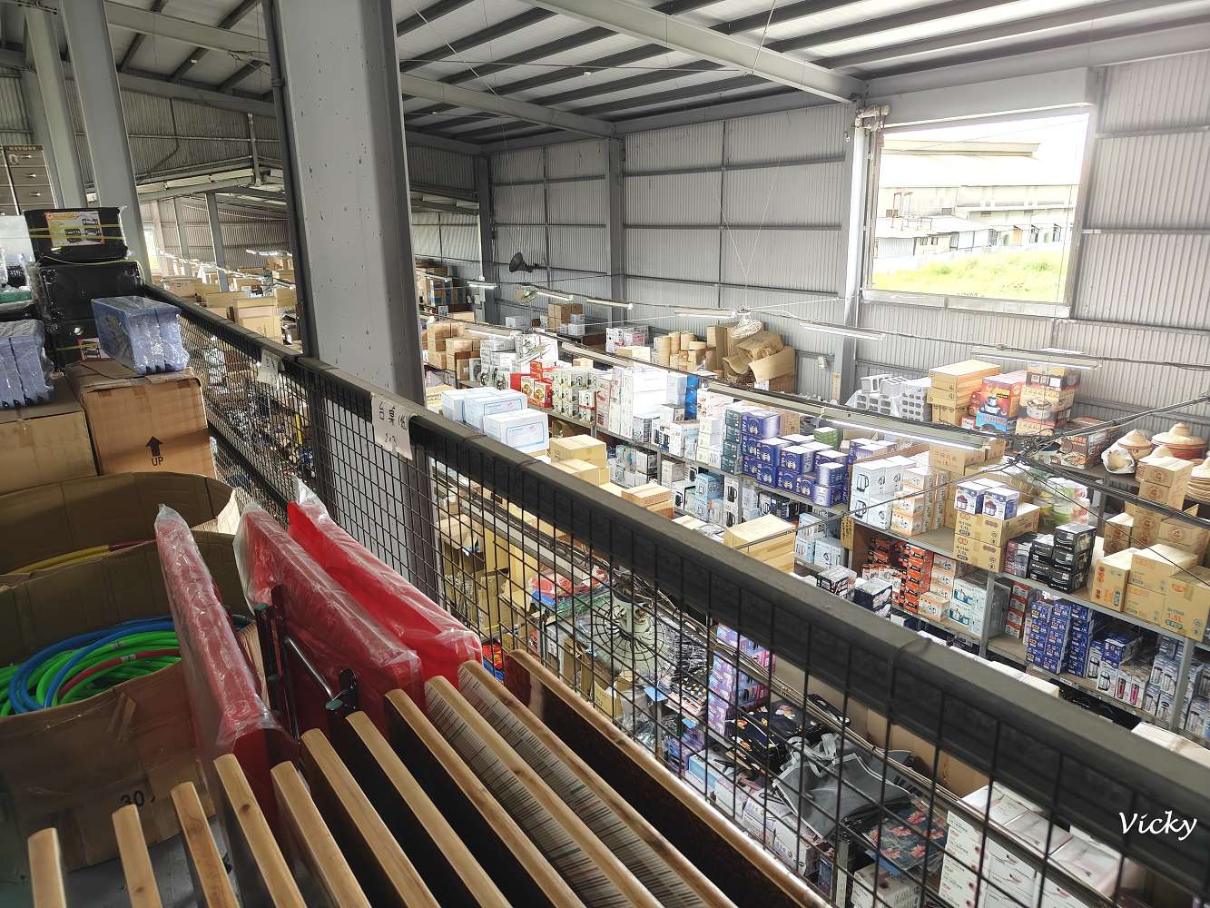 仁德必逛！田間超人氣倉庫型賣場，大發日用品批發中心超過7萬種商品，收納、五金、文具全都有
