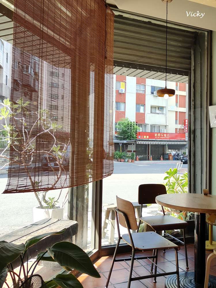 台南東區早午餐推薦︱日日享食：巷弄裡的人氣日式風格餐廳，主打法國吐司與多樣飲品，附菜單